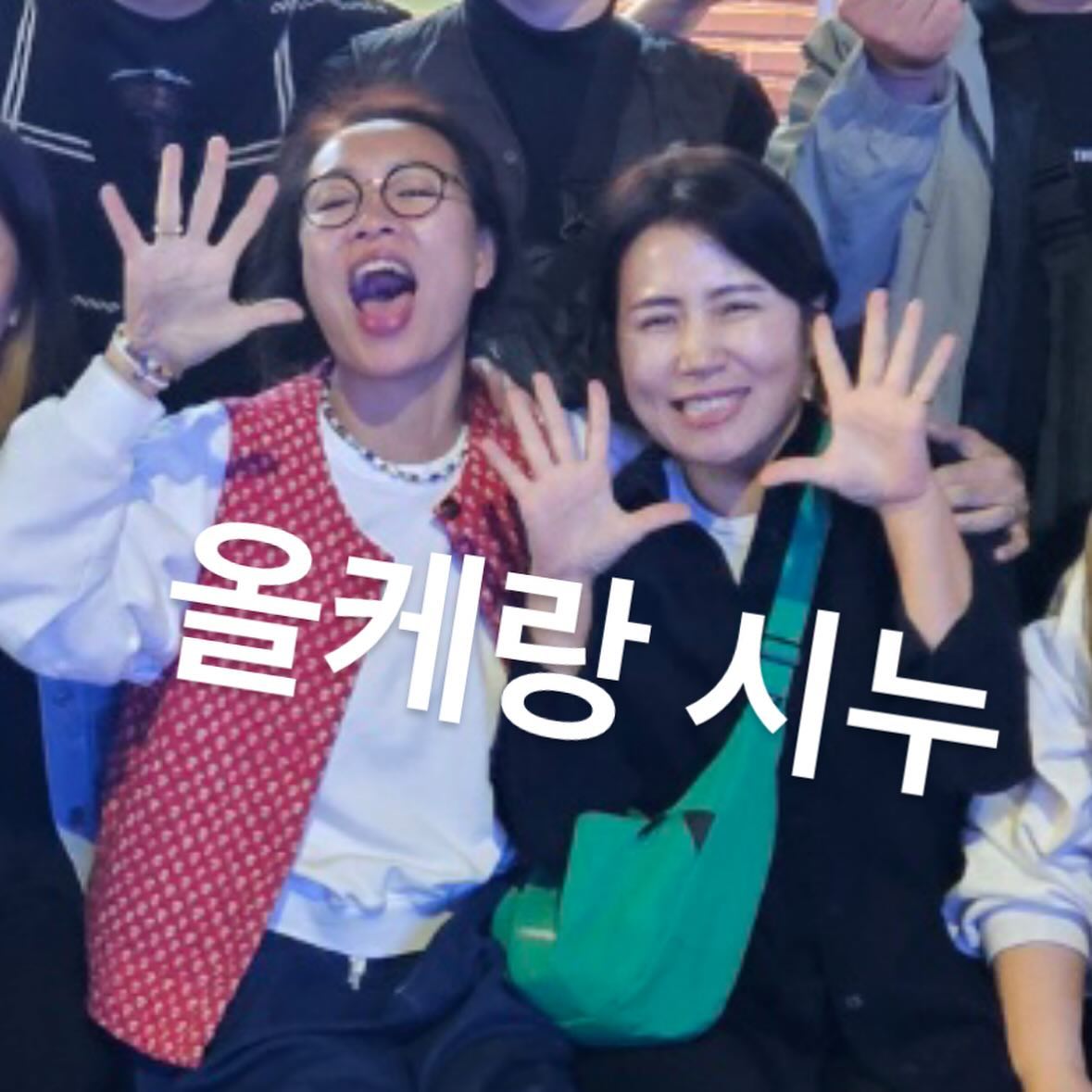 동대문 나들이
우리 스나 동혀이 큰오빠 언니까지
갑만에 봐서 너무너무 좋아서
만취했네 ㅋㅋㅋ
내가 너무 시끄러워서 동대문집값 떨어졌다는
쌉소리하는 동혀이
날 보더니 모나리자 같다는 큰오ㅃㅏ
내 가슴에 압살당하는 느낌을 받았을 서나 에게 심심한사과를ㅋㅋ
만나면 이렇게 즐거운데
이행복함을 가끔봐야 느끼것지?
자주보면 질려ㅋㅋㅋ