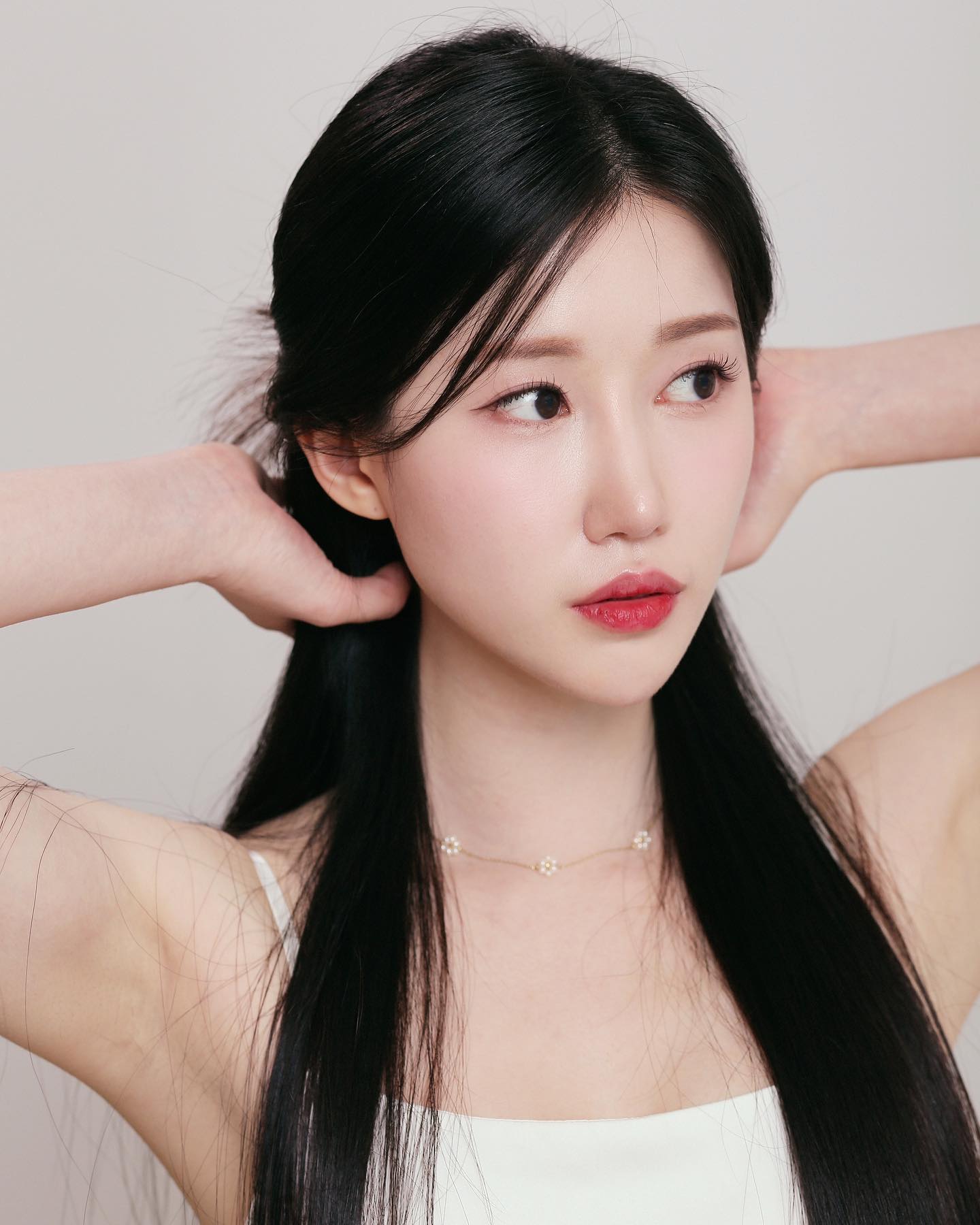 고운빛깔에서 두번째 관리 ✨

라인 정리되는게 보이니까 사진 찍을 때도 기분이 좋네요(๑•᎑•๑)
제가 어깨도 많이 뻐근하고 안좋은데 
30년 경력으로 얼굴뿐만이 아니라 
상체관리 / 어깨관리 / 상체 후면 관리 까지 해주셔서
몸이 가벼워져서 나오는 그 느낌 너무 조아요 ๑˘ ³˘๑

이제 점점 추워져서 피부도 건조하고 몸도 많이 굳을텐데
합리적인 가격, 1인1룸으로 프라이빗하게 관리 받아보세요💙
.
.
.
#고운빛깔에스테틱 #고운빛깔대전점 #윤곽백화점 #대전피부관리 #얼굴경락마사지 #경락후기 #얼굴축소 #승모근관리 #윤곽관리 #피부관리 #셀카 #프리랜서모델 #일상 #selca #selifie #likes