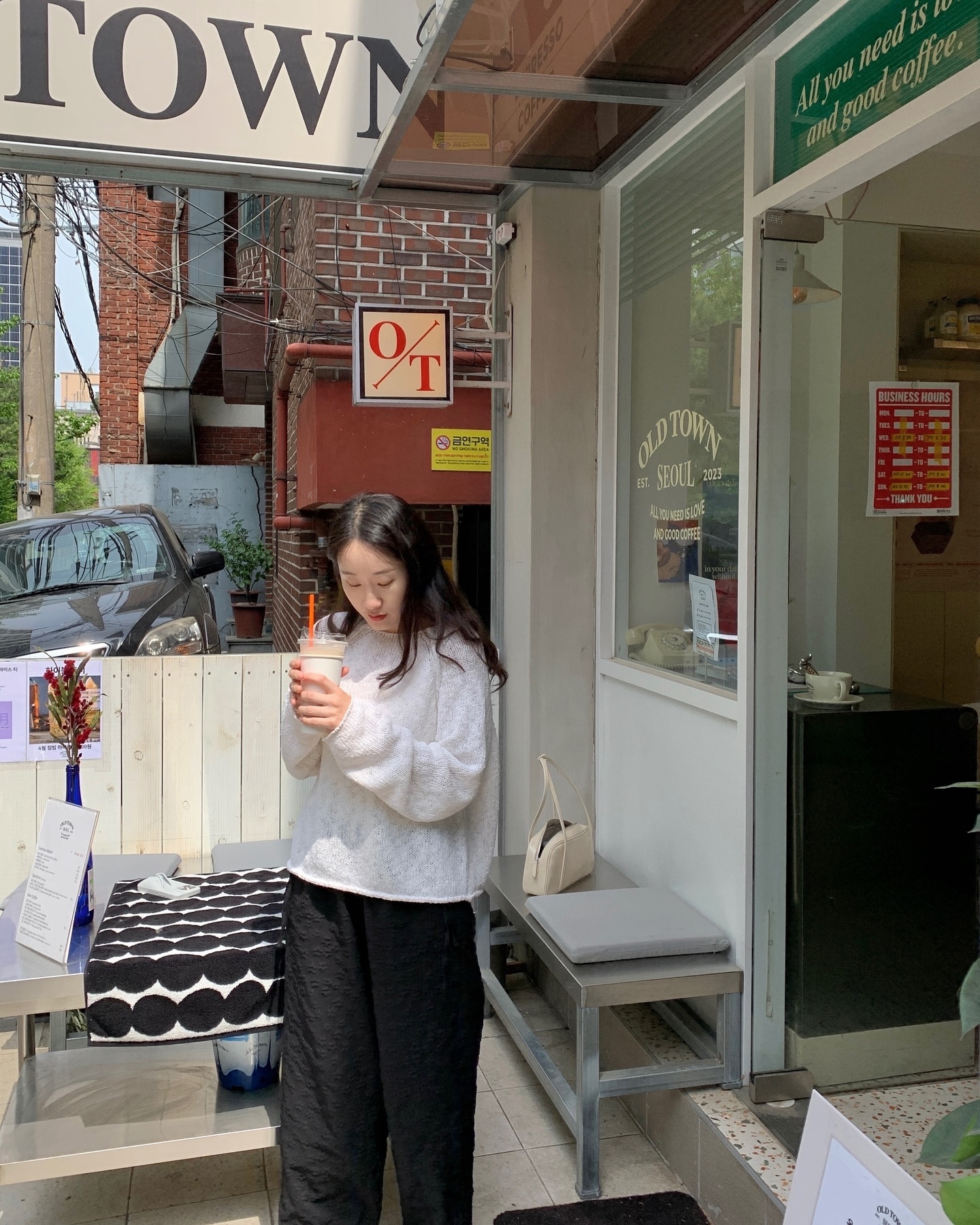🩶
힘쓰는 날엔 편하게 입고 가는 게 좋고든요~
사무실이 성수에 있어서 좋은 점! 아직도 못 가본 곳이 많다⍣ ೋ