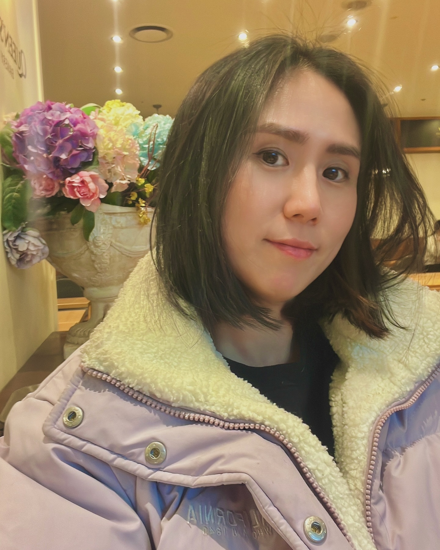 다시 똑단발로 컴백-!
가볍게 봄맞이 준비 끝났는데
아직 너무 춥다❄️🥶