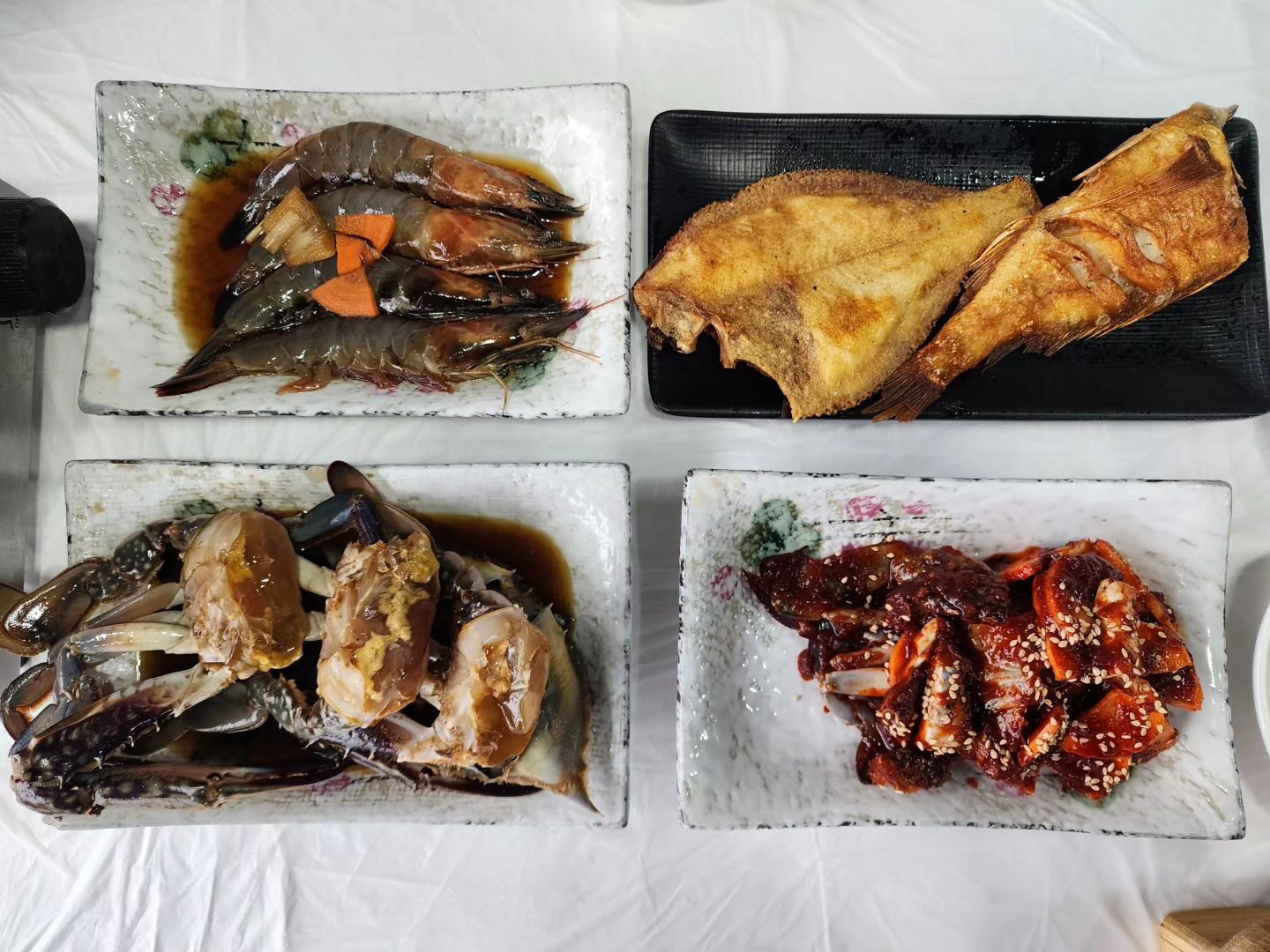 강릉에 위치한 간장게장전문점
안스게장 송정점

간장게장숫꽃게 1마리 양념게장 1마리
대하4마리 가자미, 열갱이, 꽃게탕, 솥밥을
함께 즐길 수 있는 안스커플세트

간장게장 속살 넣고 비벼서 먹으면 1분순삭
밥도둑 인정하게 되는 곳

자극적이지 않고 깔끔하고 맛있었다
특히 추운 겨울날씨에 뜨끈한 꽃게탕은 👍 👍 

#안스게장 #안스게장송정점 #안스게장강릉점 #강릉여행
#강릉가볼만한곳 #강릉먹거리 #강릉맛집 #강릉간장게장
#강릉게장 #강릉 #강원도 #강원도여행 #고독한대식가
#고독한여행가 #꽃게탕 #간장게장 #양념게장