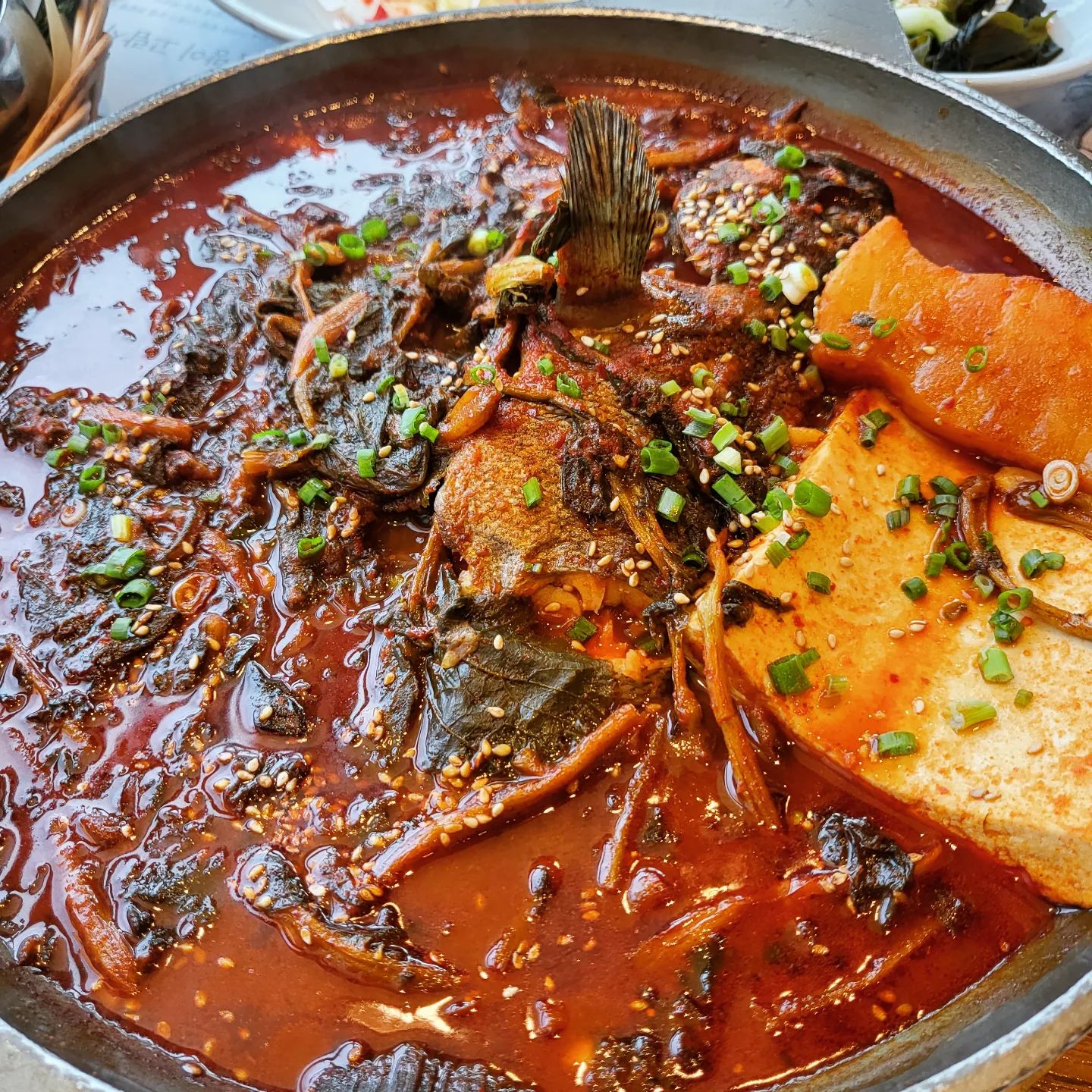 🍊제주도맛집🍊

<고집돌우럭_제주함덕점>
런치 set A ⭐⭐⭐⭐⭐
우럭조림이 사람 미치게한다. 꼭 쌈싸먹기🙏

<호끌락다락>
갈릭크림빠께리 ⭐⭐⭐⭐
제주도에서 먹은 파스타중에 제일맛있다.

<미카의달콤한작업실>
제주화산석초콜릿 ⭐⭐⭐⭐
바크초콜릿 ⭐⭐⭐
우연히 들어간 곳인데 초콜릿 모양이 너무 이뻐 홀린듯이 구매했다. 가게주변에 고양이를 볼 수 있다는 장점이👍

#고집돌우럭 #호끌락다락 #미카의달콤한작업실 #제주도 #제주 #JEJU