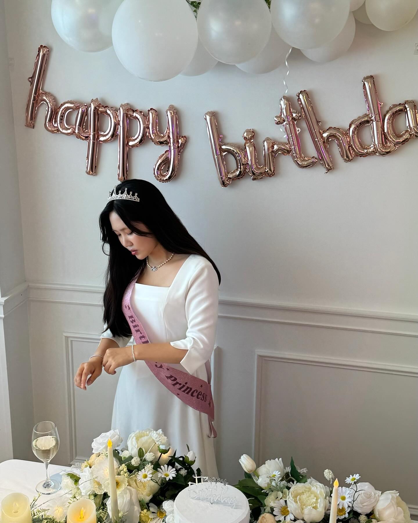 Happy birthday to me 🤍✨ 올해 생일도 주변 사람들 덕분에 행복하고 따스하게 보냈어요 다들 고마워🥺🥺

#happybirthday