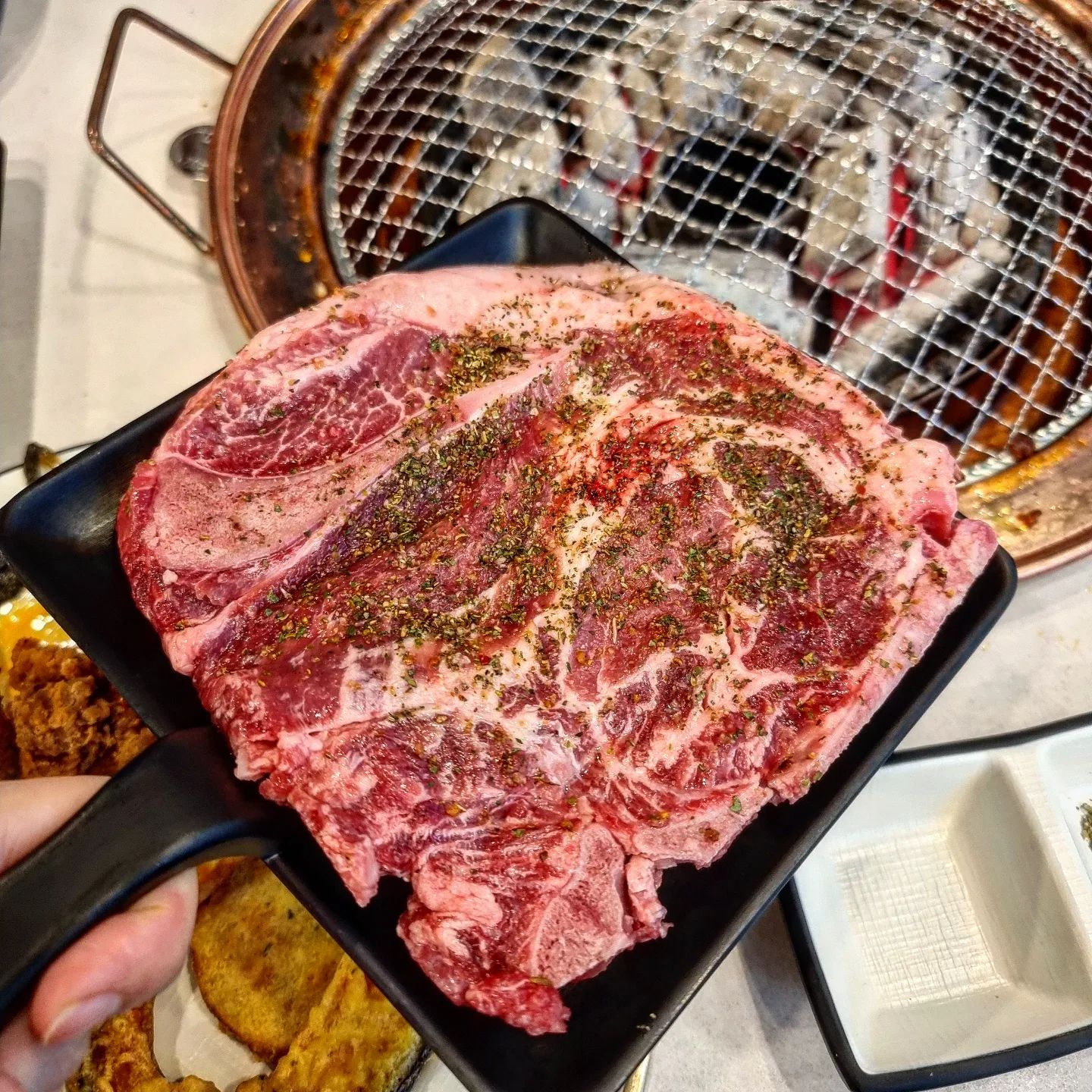 #협찬 6mejedang

넘치는 푸짐함과 맛, 가격까지도 마음
확 사로잡은 비주얼 맛집 육미제당

세상 부드러운 고기 안 먹어봤음 대장갈비는
꼭꼭 드셔보야죠~

무한리필 고깃집으로 웨이팅은 필수
고기러버라면 참기 힘든 비주얼💫
지나가던 사람도 멈칫하게 만드는 라인업

고기만 먹기 허전할 땐 무제한 샐러드바까지~
샐러드 셀프바 맛이 기가막혀요🤪

고물가시대에 성인기준 19900원 무한리필이 왠말😱

대장갈비부터 프렌치랙, 삼겹살, 돼지 양념구이등 
고기에 진심인 육미제당🥓🥩

캐치테이블로 기다리지않고 현장 웨이팅도 가능 
https://app.catchtable.co.kr/ct/shop/6mejedangbp

고급스러운 매장인테리어 역시 너무 멋져요👍🏻

#육미제당 #무한리필 #대장갈비 #부평맛집추천 #부평맛집 #부평고기집 #프랜차이즈 #고기집 #고깃집 #고깃집창업 #오늘뭐먹지 #고기집창업 #삼겹살 #닭갈비 #돼지갈비 #프렌치랙