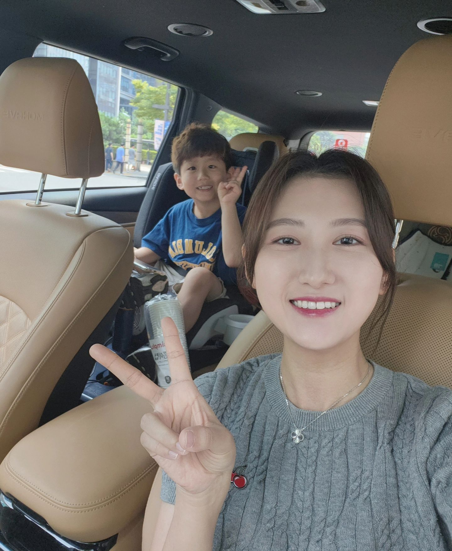큰아들 언제까지 귀여울거냐고🥰🥰

.
.
#큰아들 #첫째 #초등 #초1 #육아기록