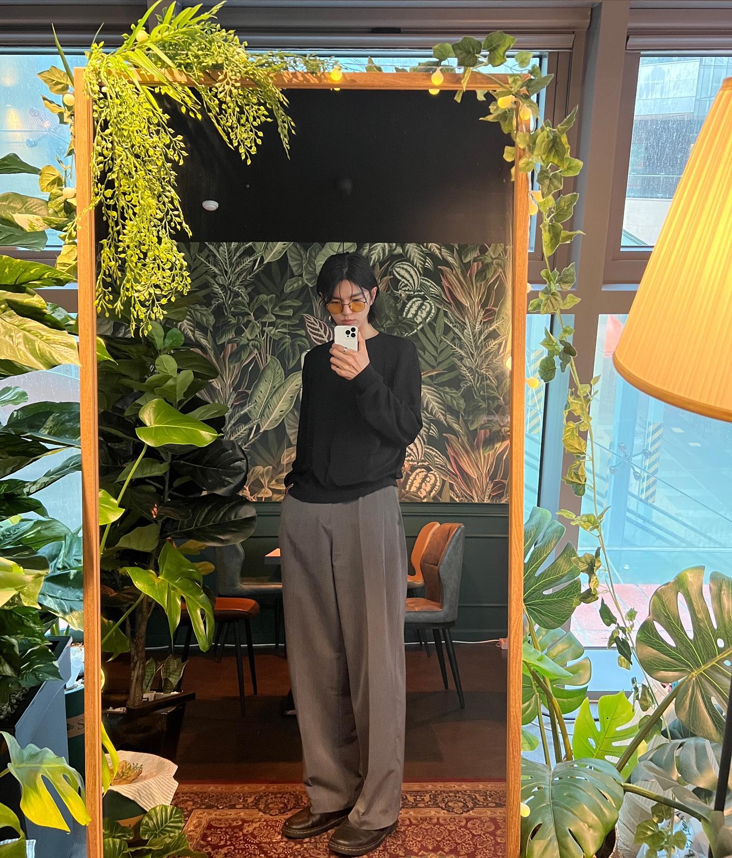 오늘은 블랙앤그레이 :)
.
.
.
#써머린넨니트 #그레이슬랙스 
#ootdfashion #패션계정맞팔
