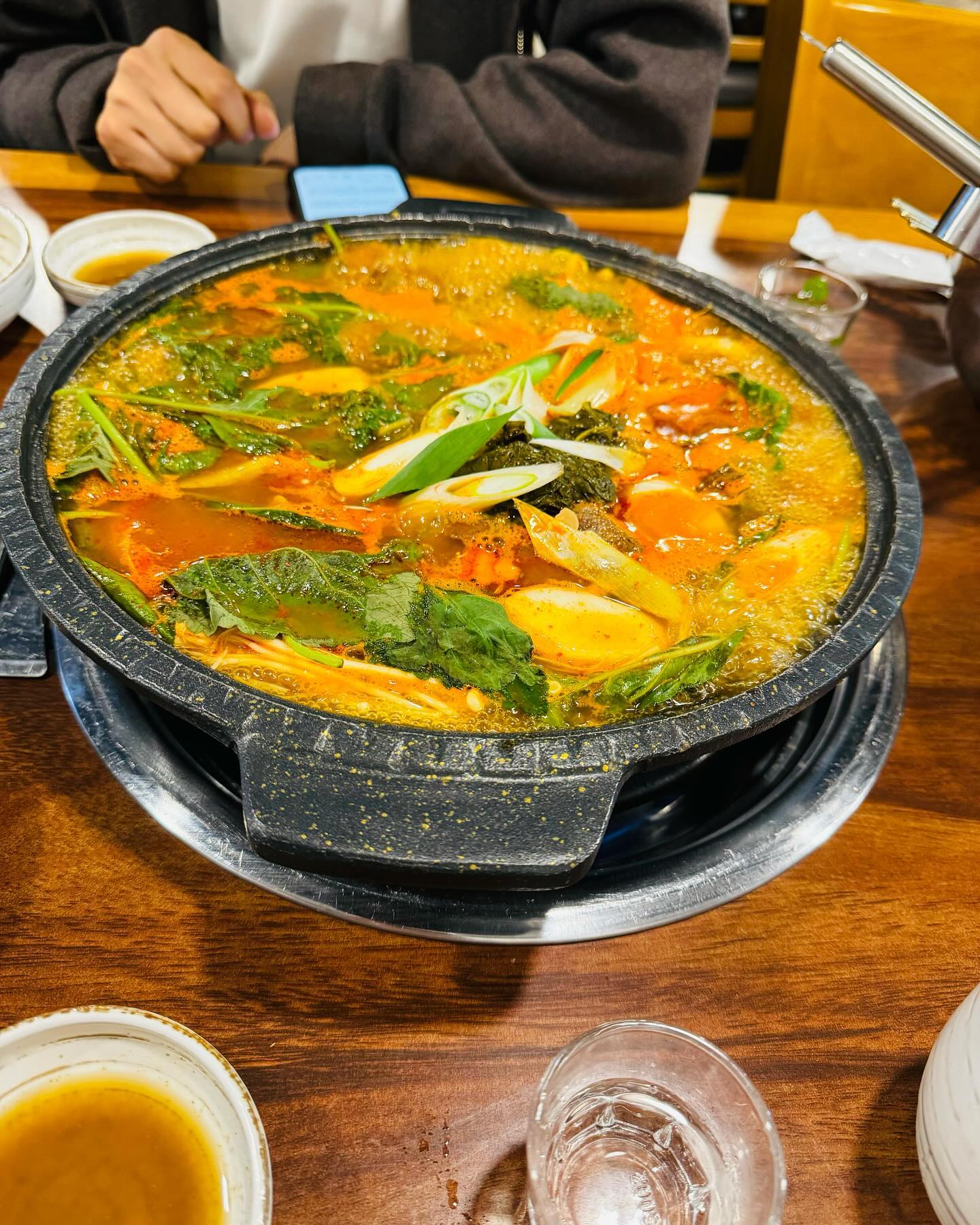 즐거운 시간 보내깃 🔥👍🔥
 
이수역 숨은 맛집 감자탕머그러 출똥 
 파김치 맛집 인데 여기..감자탕도 마시땹
 
 
#사당맛집 #이수맛집 #이수역 #총신대입구역맛집 #해장은역시 #얼큰한국물 #감자탕맛집 #진한국물 #파김치맛집 #즐거운시간 #맛스타 #맛집그램 #해장국 #소주한잔