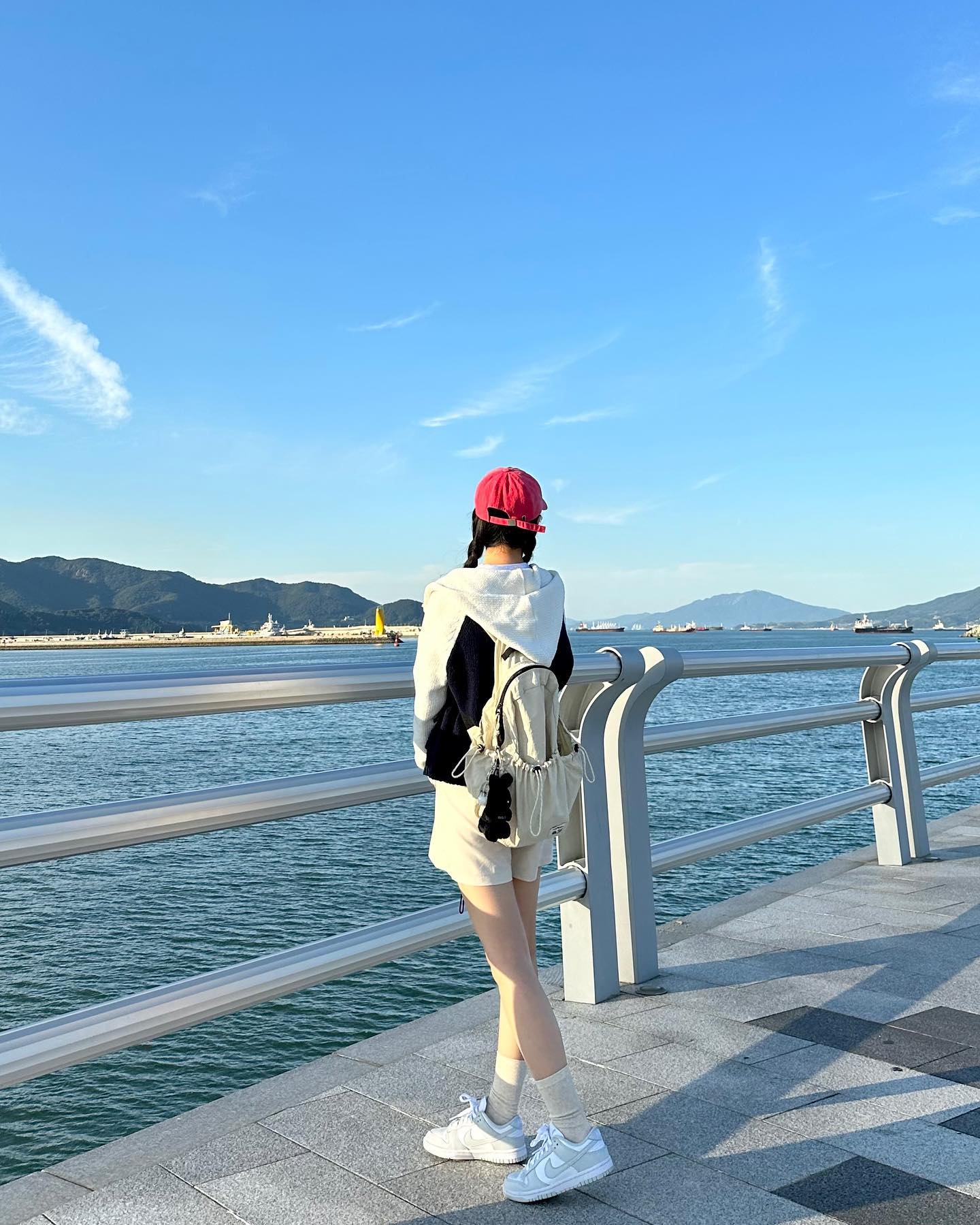 여수 마지막 사진은 내가 좋아하는 노래랑🌼💛
다음에 나랑 또 여행 가자!
(마지막은 모자 날아가지 말라고ㅠㅋㅋ)
eeeysng