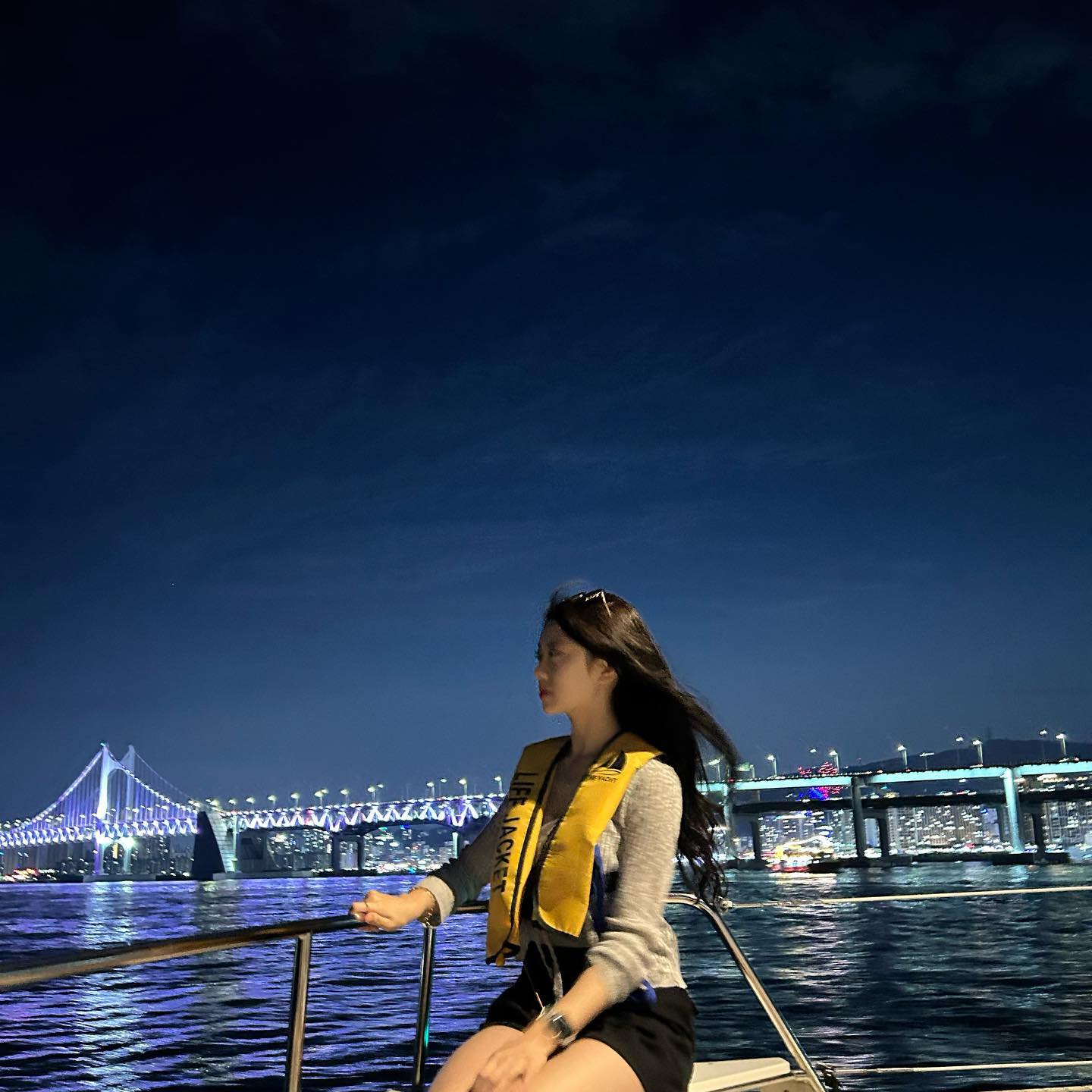 🛥️🎇