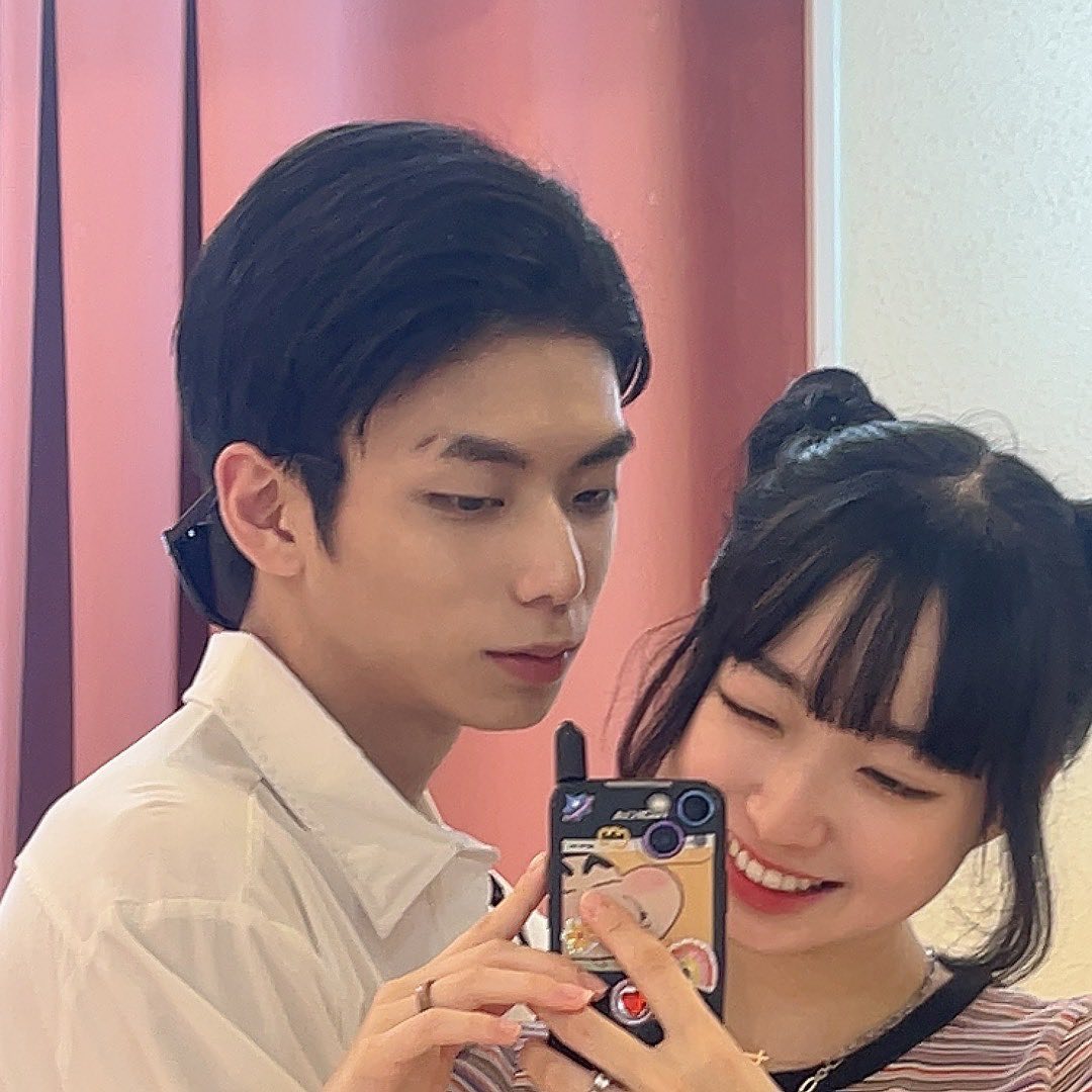 올해 매일매일이 내 생일파티처럼 만들어줘서 고마워☺️
내년에도 매일이 파티인것처럼 항상 행복히게 해줄게😝
함부로 행복하기였던 올해 목표 우당탕탕 달성!!
