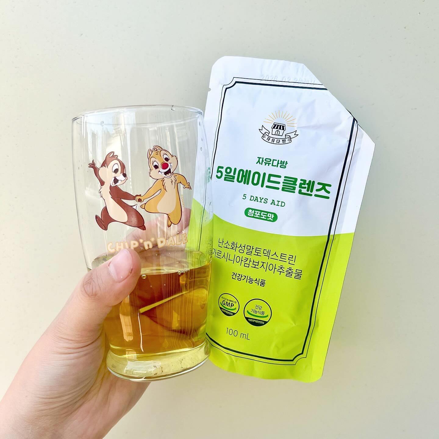 (공감)왜 그런 날 있잖아요 …🥺
밤에 삘받아서 야식 시켜먹었는데
다음날 너무 후회되는데 
이 과정이 무한반복되는 마법 ..👼🏼

맛있는 건 솔직히 참기 힘든데
요즘 자기관리는 선택 아닌 “필수”잖아요
관리 하려면 살도 빼야겠고 …

두 마리 토끼 다 잡는 방법 없을까요?🐰

네 놀랍게도 있습니다‼️
바로 ‘5일에이드클렌즈’ 하나면 해결이 되는데요
전날 과식하거나 요즘 좀 찐 거 같다면
맛도리 에이드 마시고 빠르게 내보내면 됩니다 (급찐급빼!!)

이 에이드 좋은점이 과일별로 맛이 엄청 다양하고
(청포도, 모로오렌지, 복숭아, 망고맛) 

📍저같은 경우 장이 예민한 편인데도
장에 부담가지 않게 체지방을 낮춰줘서 좋았어요!
게다가 맛있어서 계속 먹고싶어짐 ..ㅋㅋ

이외에도 
✅배변활동을 활발하게 하고
✅식후 혈당상승을 막아줍니다
✅그래서 과식을 방지해주고요
✅혈중 중성지질을 케어해 주는데

이번에 최저가로 ❗️단 5일동안만❗️ 
22~28일에 풀린다고 합니다😍
(일단 저는 몇박스 미리 쟁여놨어요 ㅋㅋㅋ)

주문은 제 프로필링크에서 최저가로 만날 수 있어요😶‍🌫️
(5일동안만 진행하니까 미리 쟁여두기!)

⬇️프로필링크 바로가기⬇️
taste_cherish
taste_cherish
taste_cherish

‼️구매는 프로필-개별 판매 링크를 통해서만 가능합니다‼️
🚨곧 공구가 끝나니까 서둘러주세요🚨

#공동구매 #디톡스 #클렌즈 #해독주스 #유지어터그램 #다이어터그램 #살빼는방법 #다이어트 #살빼기