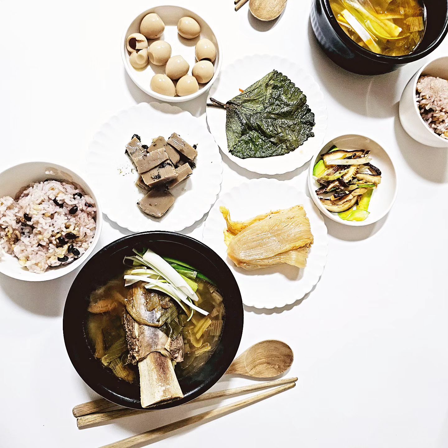 #제품제공 우리 얼큰한 대파갈비탕 한그릇 하실래요?

부산 갈비탕맛집 사미헌 갈비탕이 이번에 새로 나왔습니다.

24년 전통의 갈비탕 맛집.
유튜브, 인스타그램 등 유명 인플루언서가 내돈내산하는 사미헌 갈비탕!

언제 먹어도 든든하고 간편하게 먹는 밀키트!!

신선한 대파를 가득 넣고 끓여 식욕 돋우고 푸짐한 갈빗대와 대파가 듬뿍 들어가 얼큰한 맛 시원한 얼큰 대파 갈비탕입니다. 

이번에 신메뉴로 나온 대파 갈비탕 맛이 궁금하죠?
 그래서 준비했습니다.

사미헌몰 얼큰 대파 갈비탕 출시 기념 이벤트 (11/6-19)

EVENT1. 얼큰 대파 갈비탕 출시 기념 Upto 20% 할인

EVENT 2. 이벤트 세트 구매시 만능 육수 1팩 증정!
(단품 구입시 제외)

지금 사미헌몰에서 대파 갈비탕과 다양한 제품 구경 고고!!
국드실때 국물파는 지금 고!

#사미헌 #사미헌갈비탕 #사미헌몰 #사미헌기획전 #사미헌핫딜 #사미헌서포터즈 #마켓컬리추천 #얼큰대파갈비탕 

​

​

​

​