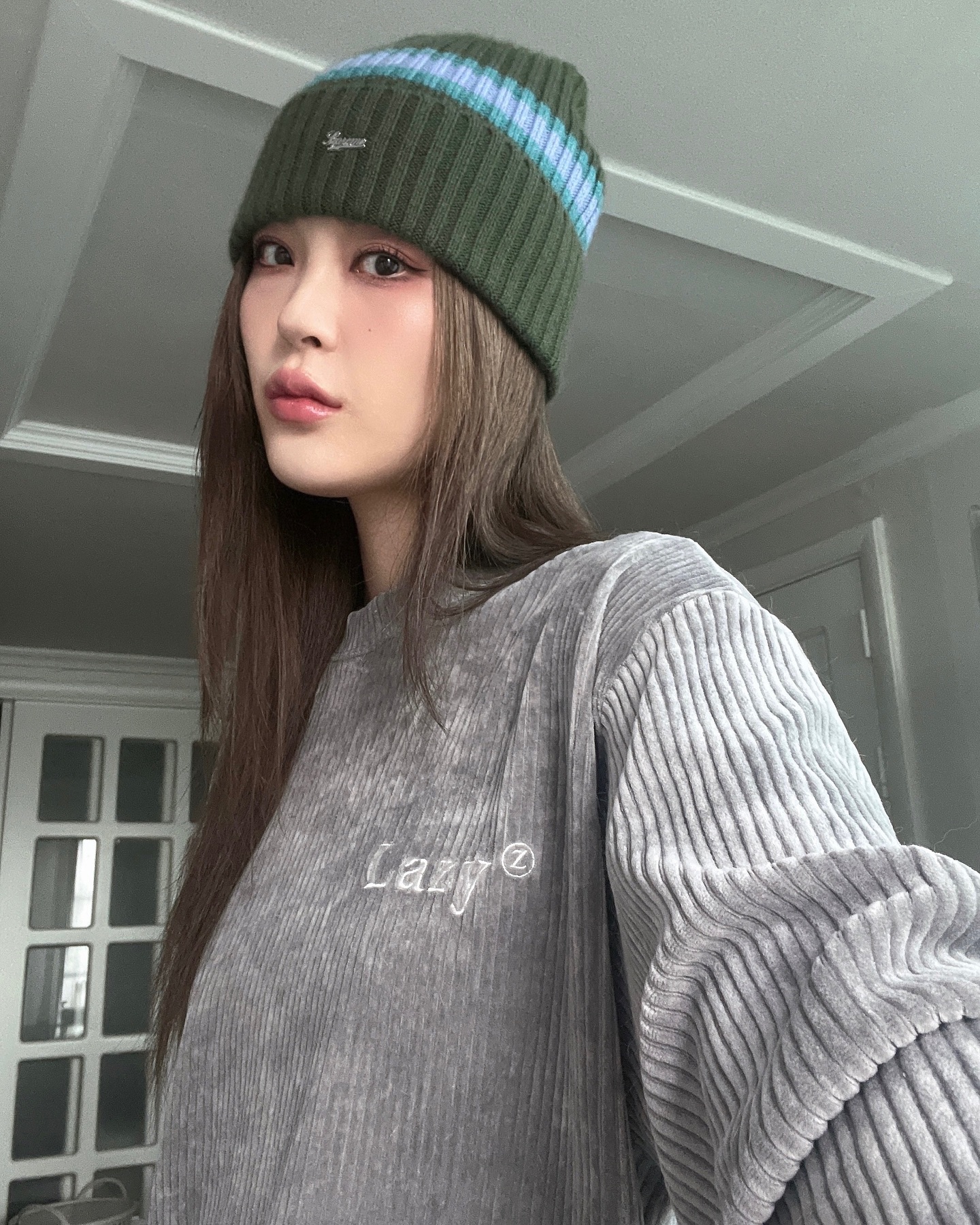 #협찬 #레이지지 #lazyz

포근한 코듀로이 셋업입고 머핀이랑😽🩶