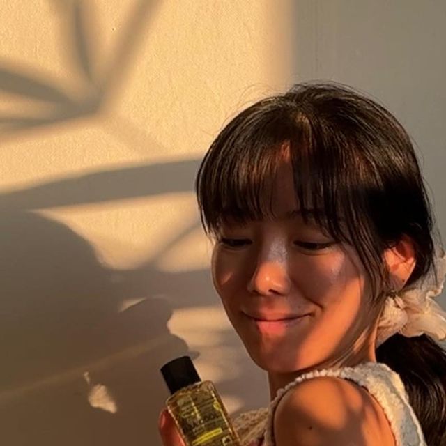 수인 서 on Instagram: "#광고 [엥뎀] 바바쿨 향수 바디오일 100ml 코코넛-바닐라 프랑스 메디컬 브랜드 엥뎀! 슬로우 코스메틱 인증을 받아서 안심!! 저는 바디 쪽 특히 뒷목이랑 등쪽에 아토피가