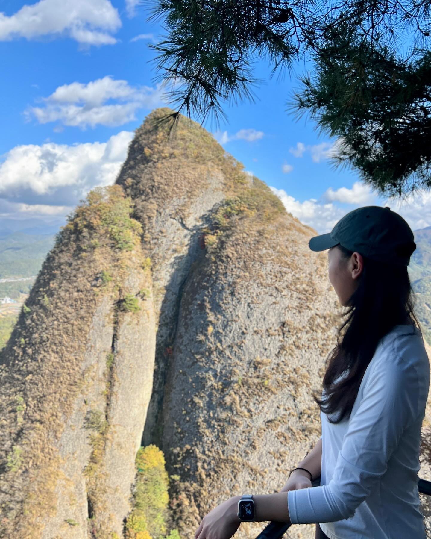 .

요리보고 조리봐도 멋지던
천고마비의 마이산🐴⛰

⛰️ 마이산 (687m)
📍 남부주차장-비룡대-사양저수지-천왕문-암마이봉-
 은수사-탑사-남부주차장 (9.8km)
🕒 5시간 (휴게시간 1시간 16분 포함)

#마이산 #비룡대 #천왕문 #암마이봉 #은수사 #마이산탑사 #주말등산 #커플산행 #chaelee_mountain #20231021