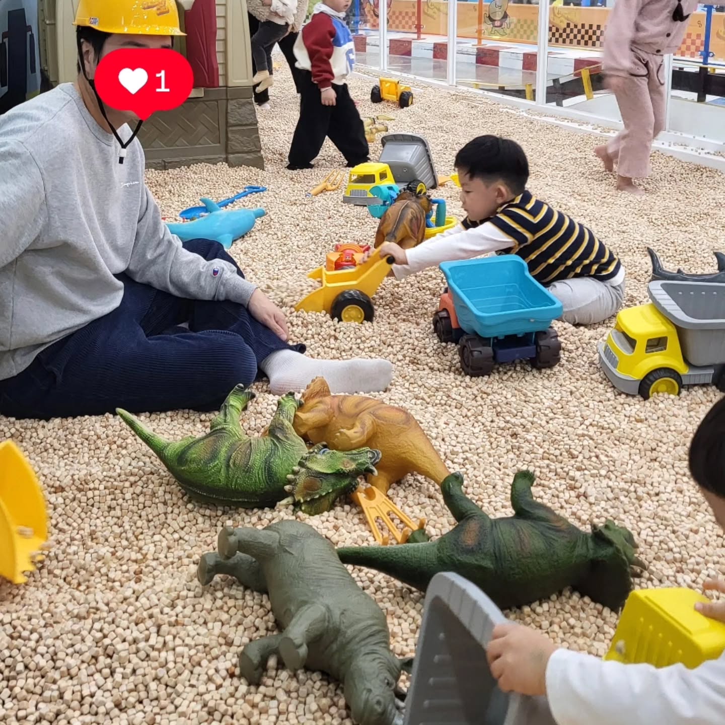 어젠 친정가서 시간때우고 오늘은 5랜만의 키카 
여기 너무 크고 종류많고 내가 더 신남ㅋㅋㅋㅋㅋㅋ
크리스마스 파티도 하고 이번주 이형제의 일상 🩷 🥲
#너티차일드