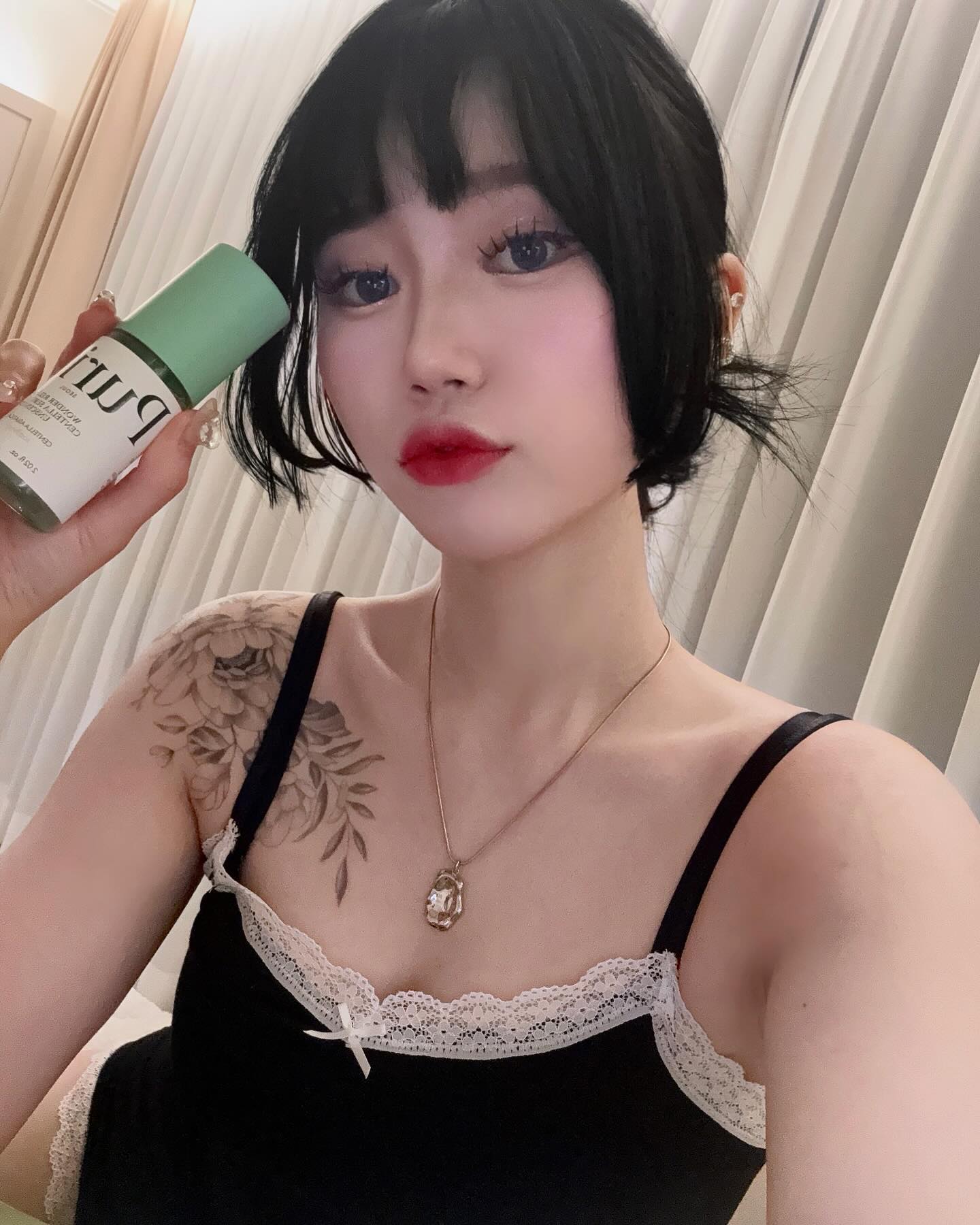 #협찬 #광고 (๑´ڡ`๑)

이번에 퓨리토서울에서 강력하고 확실한 진정 효과를 위해
기존보다 센텔라 성분을 2배⬆️업그레이드해서 더 즉각적인 효과가 있는 💚원더 릴리프 센텔라 세럼 언센티드💚

 K-센텔라는 시카,병풀추출물과 같은말로 진정효과에 정말 좋아용 피부장벽도 단단해지는 느낌..( ்́ꇴ ்̀)♡

그리고 무향이라 호불호가 있을수가 없어요!
모두 만족하고 사용할수 있는 제품으로 끈적임 없이 산뜻하게 마무리되서 피부결이 매끈 그 잡채✨

퓨리토서울은 외국에서 큰 인기를 얻고있는 비건 스킨케어 브랜드로 이 제품은 아마존대란품으로 이미 너무 유명하다구요!!

여행와서 지친피부에 발라줬는데 정말 즉각적인 진정효과가 있어서 너무 만족중👍🏻
특히 붉은기 개선에 효과적으로 저처럼 민감한 피부한테 완전 강추! ◟( ˘ ³˘)◞ ♡
부드럽고 순한 세럼을 찾는다면 꼭 한번 사용해보세용

#퓨리토서울 #퓨리토 #퓨리토세럼 #세럼추천 #진정세럼 #피부진정 #피부진정화장품 #붉은기진정 #비건화장품 #친환경화장품