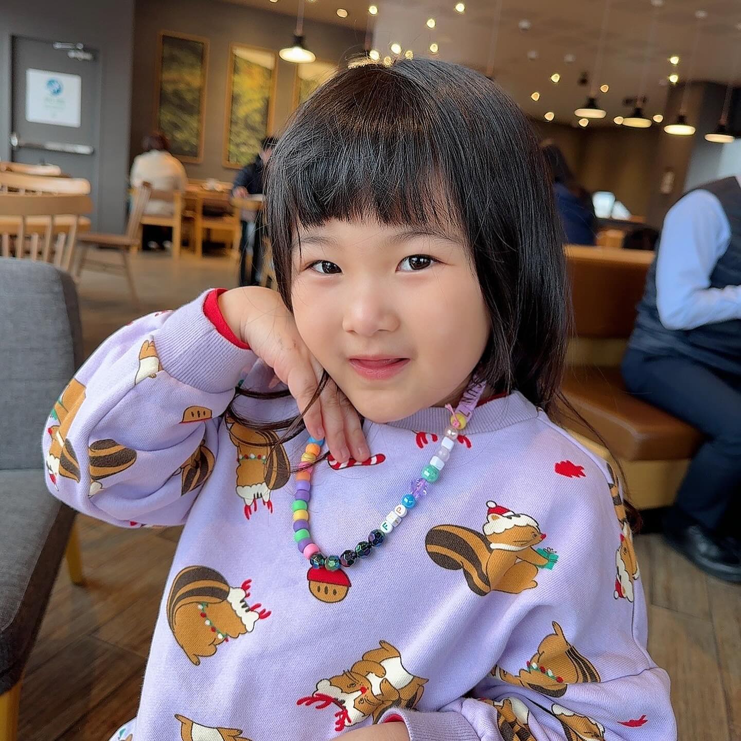 아픈거 거짓말이니🫣

머리아파서 어린이집 안가고 싶다며👀
근데 카페가서 목걸이 만들기 하자하고
집 가자니까 감튀 왜 안사주냐고...?
엄마가 사주긴 하겠지,,만
이럴거면 어린이집 가도 되지 않았을까🤷🏻‍♀️
#꾀병이야뭐야