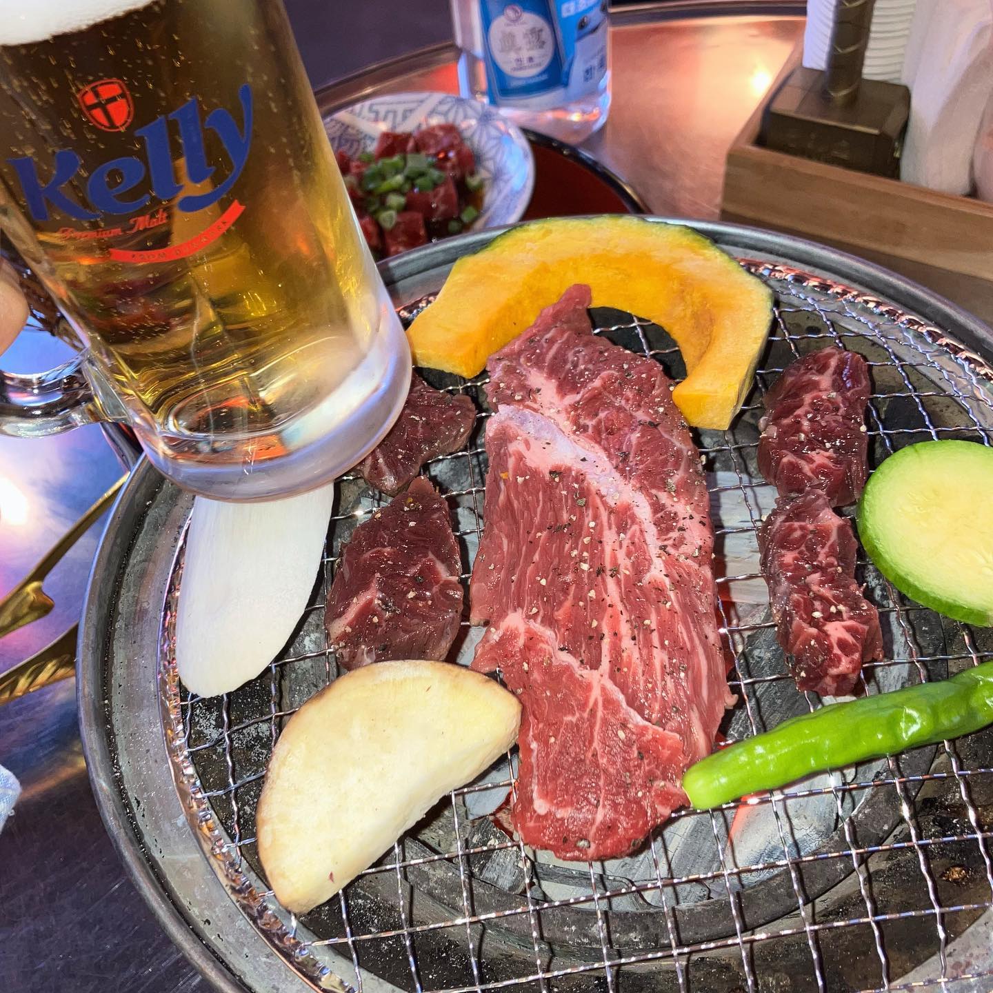 🥩 청주 야끼니꾸 맛집 _ 야끼니꾸요우 율량점 🥩
🍺🍺 오픈이벤트로 생맥주가 무려 1,900원 🍺🍺

📍위치 : 율량로190번길 19 1층 105호 / 율량 3지구 

🤤 추천메뉴 : 양념갈비살_10,900원 , 우삼겹 숙주볶음_18,000원 , 소고기라면_6,000원 , 현재 생 맥 주 _ 1,900원 🍺🍺 , 매실에이드_4,500원 
청주 율량동에 위치한 ’야끼니꾸요우‘는 젊은층을 겨냥한 일본풍 고기집

1. 일본풍 인테리어: 아름다운 일본풍 인테리어로 꾸며진 공간에서 특별한 분위기를 느껴보세요.

2. 감성적인 공간: 일본의 전통과 현대적인 감각이 조화로운 분위기에서 편안하게 식사를 즐길 수 있습니다.

3. 고기의 맛있는 조리: 신선한 고기를 특별한 소스와 함께 구워내어 풍부한 맛을 느낄 수 있습니다.

4. 다양한 안주거리: 간단하지만 풍부한 맛의 안주거리를 제공하여 손님들의 다양한 입맛을 만족 🍺 특히나 우삽격숙주볶음 + 매실에이드 강추

5. 젊은층을 겨냥한 가게: 젊은 분들을 위해 특별한 이벤트와 세트 혜택을 제공하여 즐거운 시간을 보낼 수 있습니다.

6. 친절한 서비스: 항상 웃는 얼굴로 손님들을 맞이하고, 세심한 서비스로 편안한 식사를 즐길 수 있도록 최선을 다합니다.

7. 일본식 음료: 다양한 종류의 일본주와 음료를 함께 즐길 수 있어 더욱 특별한 시간을 만들어줍니다.

8. 율량동 위치: 청주 율량동에 위치하여 접근성이 좋고 주변에 다양한 편의시설이 있어 손님들의 편의를 높입니다.

’야끼니꾸요우‘는 일본풍 인테리어와 맛있는 안주거리로 젊은층을 위한 특별한 고기집입니당🤤

❕이글은리뷰노트를통하여본업체에서제품또는
서비스를제공받아작성된글입니다❕

#율량동맛집 #청주맛집 #율량동술집 #율량동핫플 #율량동 #청주술집 #청주야끼니꾸 #청주술집추천 #청주 #협찬 #리뷰노트 #청주체험 #청주리뷰 #청주리뷰맛집 #청주체험단 #청주맛집추천 #율량동맛집추천 #청주소고기 #율량동소고기 #율량동술집추천 #율량3지구 #사천동