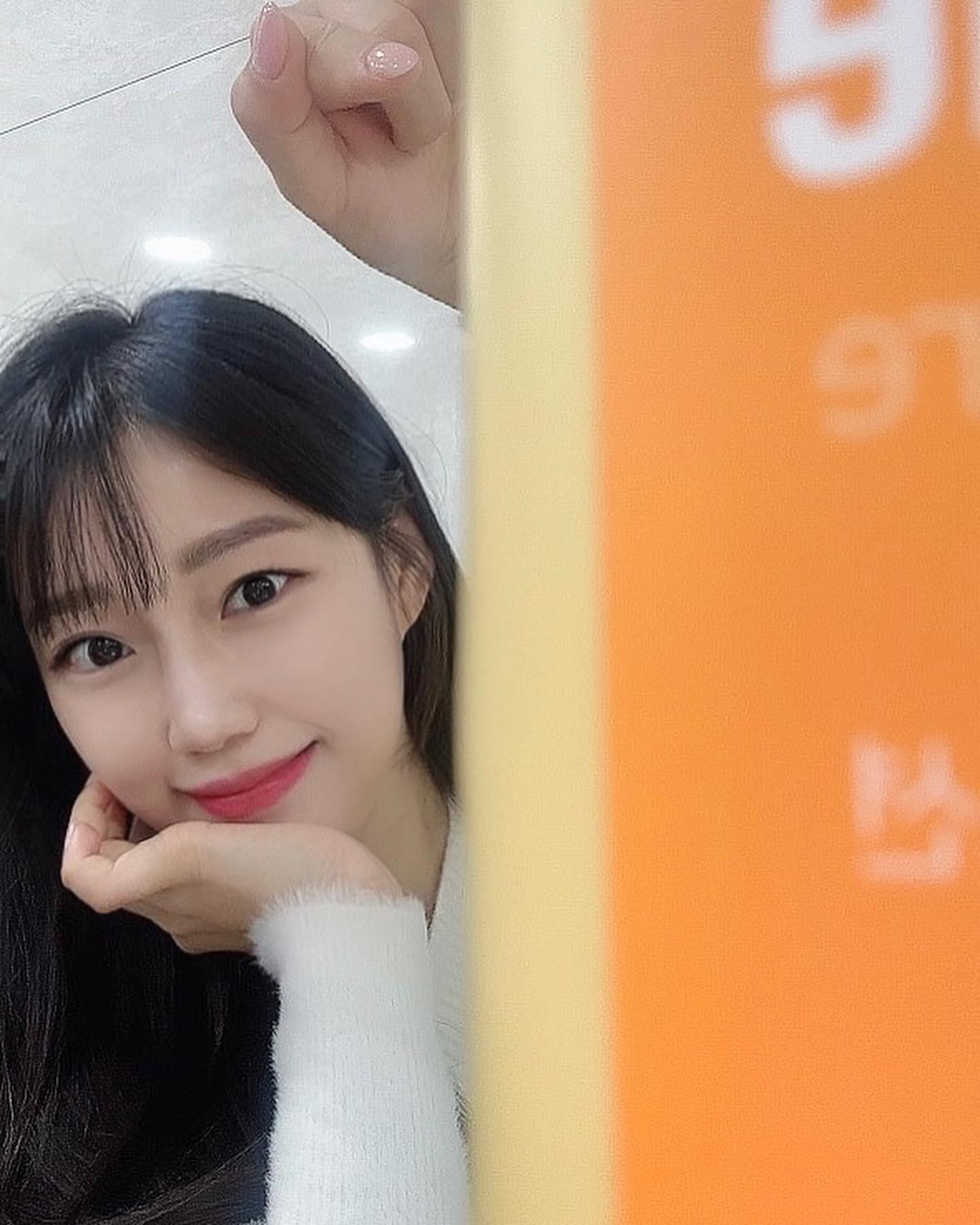 #협찬
매서운 추위와 칼바람을 맞고오면 
피부가 늘 갈라지고 트는데 

C2Y 바세린 바디로션은 총 세가지 타입으로
💕24간 보습력 테스트도 입증 받은 
악건성분들까지도사용 가능한 고보습로션 이래요🫢👍🏻

저는 너무 건조한 타입이라 
악건성용인 더블 모이스춰 바디로션을 사용했어요😊

악건성용은 보통 끈적임이 많은 제품이 많은데
💕끈적임 없고, 크리미한 제형으로 촉촉 부드럽! 이였어요😆

은은하게 퍼지는 머스크 플로럴향이라
포근포근한 느낌이 들어서 불호가 없을 향💕

운동 후 땀나고 난 뒤에도 피부는 푸석해지기 쉽고
폴댄스 때는 바디로션을 바를 수가 없어서 
끝나고 난 뒤에 더 꼼꼼히 챙겨야 하는데 

💕1000ml 대용량이라 듬뿍듬뿍 아낌없이
매일매일 바디관리를 할 수 있어 아주 최고라지요😝💛

C2Y 바세린바디로션은 
• 데일리 모이스쳐 바디로션 (모든 피부용)
• 더블 모이스춰 바디로션 (극건성용)
• 스무딩 바디로션 (건조한 피부용)
피부타입별로 맞춰 사용해 주시면 돼요 🤗💕

바세린 효능 말해모해요😍

#협찬 #바디로션 #바세린 #바세린바디로션 #대용량바디로션 #바디로션대용량