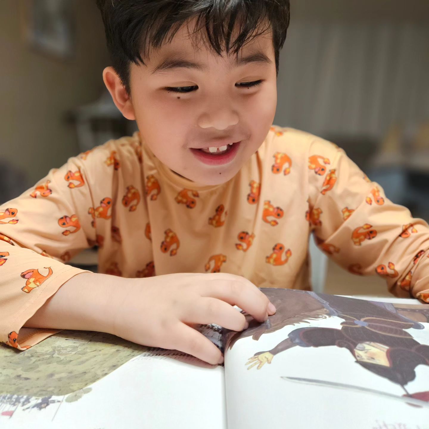 📚독서기록

겨울에 다녀온 몽촌토성 이야기를 하다
백제이야기로 넘어왔다.
늘 고구려와 조선에 관심가지던 후니,
한성에 대한 관심으로 시작해서 백제의건국,그리고 전성기까지
그 영역이 확장되니 스스로 찾아읽고 빠져드는모습이
너무 귀엽고 장하다

설민석선생님처럼 재미있게 한국사이야기를 하고싶다는 어린이
연습이 많이 필요할것같다😂
.
.
.
#아람북스 #아우라한국사 #한국사사랑 #백제이야기