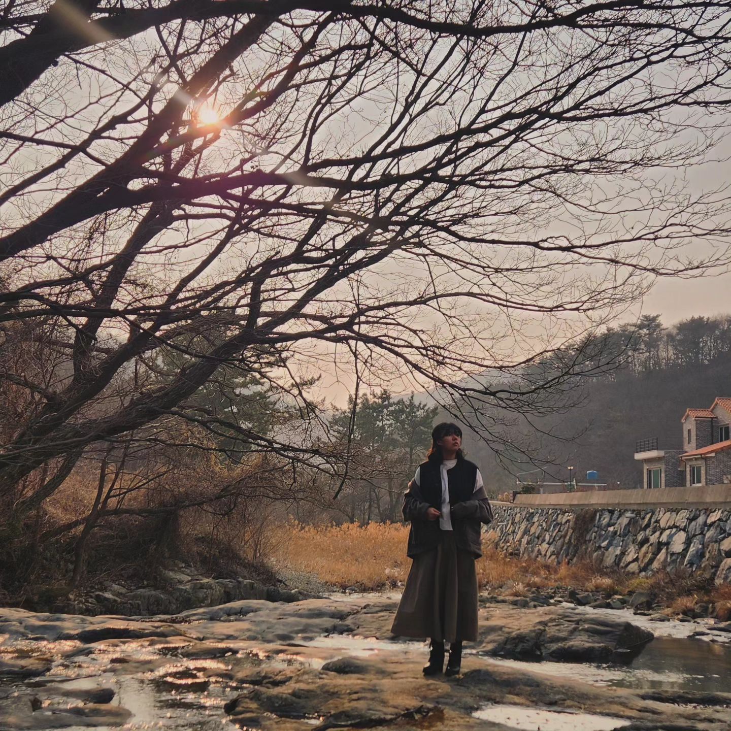 시댁에 포토존 많은 편
고양이도 많고
책도 많음

#신혼부부 #설날 #거제도 #데이트 #일상 #오오티디 #커플룩 #빡선생 #데이트룩 #신혼부부스타그램 #커플사진 #일상기록 #커플자켓
