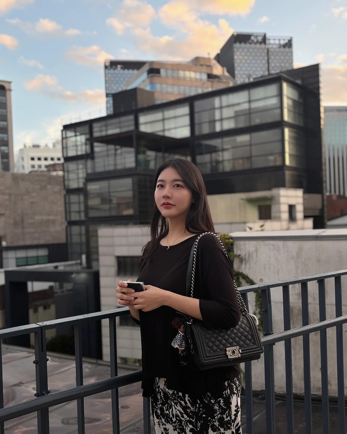 날씨 좋아지니까 돌아다니기 너무 좋자나😆
요즘 하늘 보는 재미가 쏠쏠하다☁️
.
#인사동 #쌈지길 #종각 #종로3가 #안국 #korea #seoul #jongro  #insadong