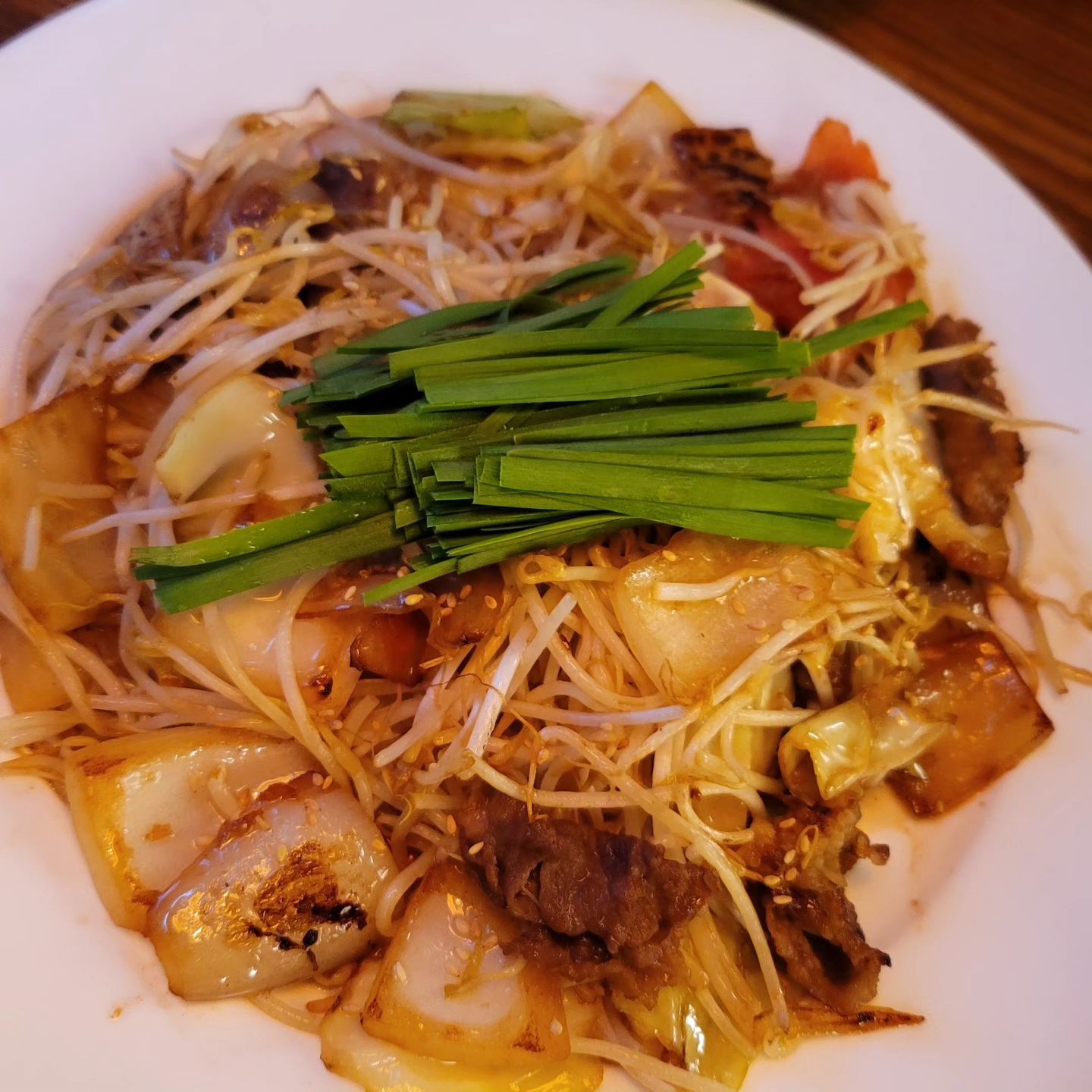 준우가 꼬치구이 먹고 싶다고 해서
집근처 이자카야 다녀왔어요.
지난번 나가사끼 짬뽕이 맛있어서 시켰는데
이번엔 해산물이 안 신선해서 좀 별로였어요.
그래도 배고파서 다 먹고 왔어요 ㅋ
#이자카야 #맛집스타그램 #foodstagram #산카이