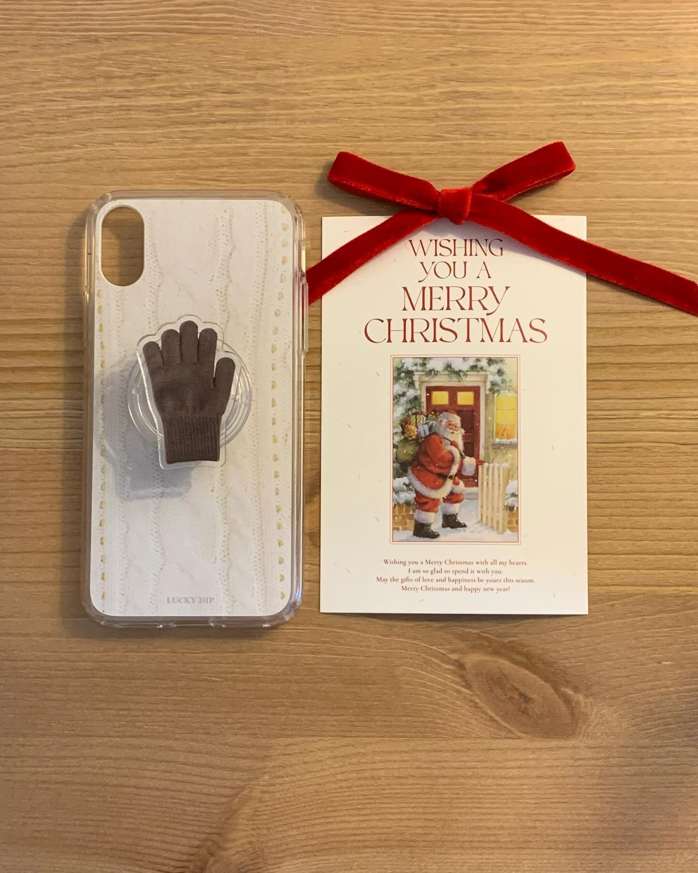 #제품제공 #협찬 

내 폰도 겨울템으루 장착 
귀염뽀짝한 케이스랑 그립톡 .. ☃️🧤

Thanks for the gift 🎅🏻🎁
luckydip_official 

 #크리스마스선물 #겨울케이스 #아이폰케이스추천 #귀여운케이스 #그립톡 #그립톡추천 #휴대폰케이스 #휴대폰악세사리