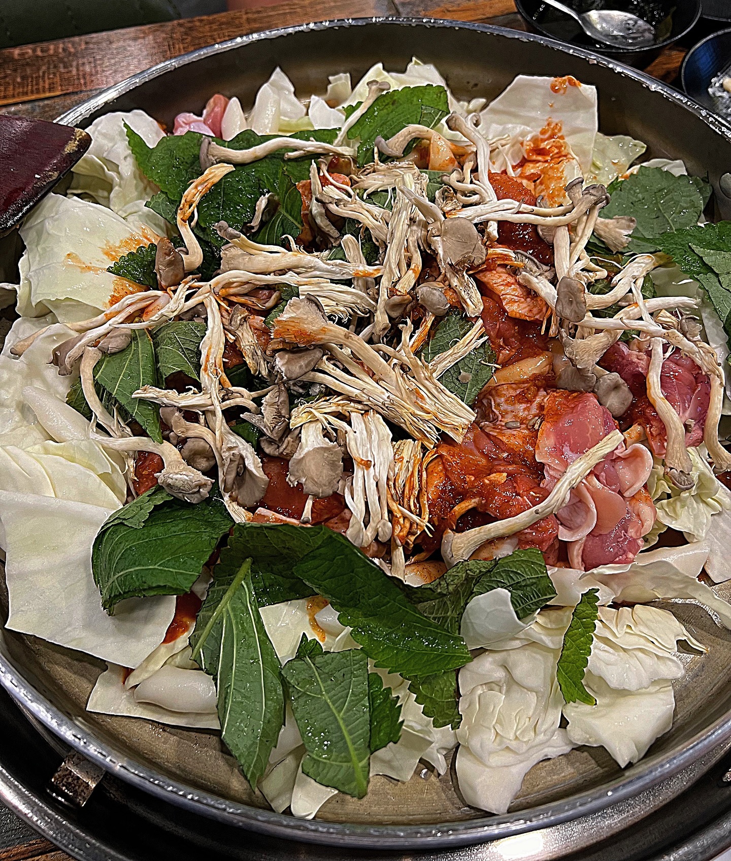 둘이 먹다 하나 실려가도 모르는 #춘천쌍둥이닭갈비 

카레맛이 은은히 나는 남녀노소 누구나 좋아 할 맛 !

맵기도 선택 할 수 있고
마카로니, 상추, 김치, 쌈무 등 반찬도 무제한 !

매콤달콤한 닭갈비 양념에 닭발이 오독오독 씹히는 볶음밥 어떠세요?!

➖➖➖➖➖➖➖➖➖➖➖➖➖➖➖➖➖

📝주문메뉴
원조 닭갈비 1인분(230g) 14,000원
닭발 볶음밥 3,500원

➖➖➖➖➖➖➖➖➖➖➖➖➖➖➖➖➖

🔎춘천쌍둥이닭갈비
📍위치 : 경기 화성시 꽃내음1길 25 더원파크뷰 1동 206호
⏰영업시간 : 월,수,목,금,토,일 10:30~ 23:00
월,수,목,금,토,일 휴게시간 14:30 ~ 16:30 (매주 화요일 휴무)

#화성맛집 #안산맛집 #송산그린시티 #새솔동맛집 #닭갈비맛집 #화성닭갈비 #송산닭갈비 #안산닭갈비 #맛집추천 #먹스타 #맛스타 #먹팔 #먹팔맞팔 #먹팔해요 #좋아요 #협찬환영 #협찬디엠 #협찬dm #광고문의