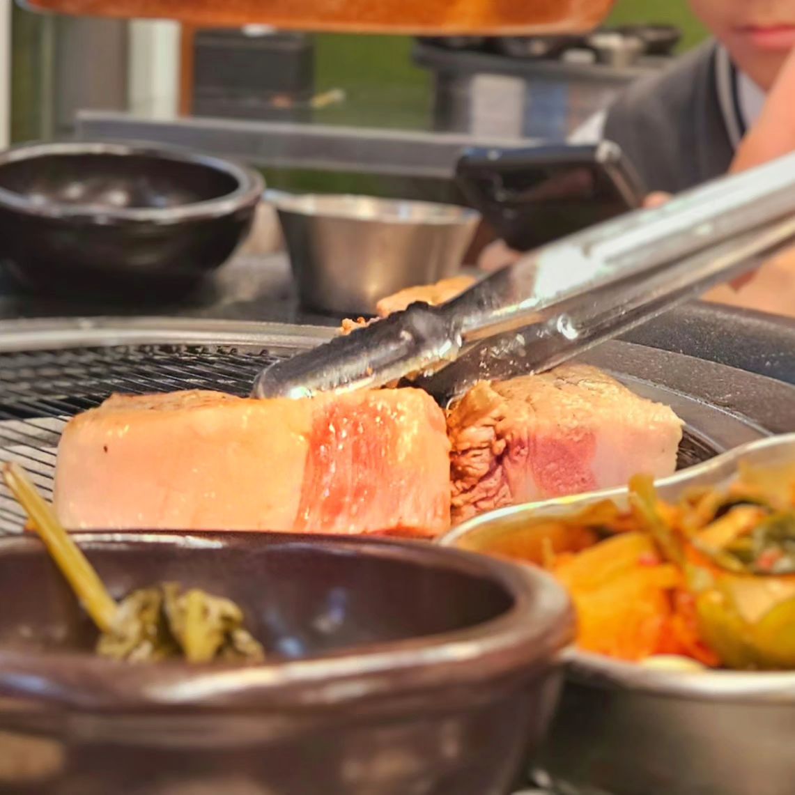 .

고학년과 중딩이가 된 아이들과 고기집오면
숨도못쉬고 고기굽다가 밥맛떨어질때쯤 아이들 식사가끝나요...ㅜㅜ 

커피만땡김~ 

#고기고기 #고기스타그램