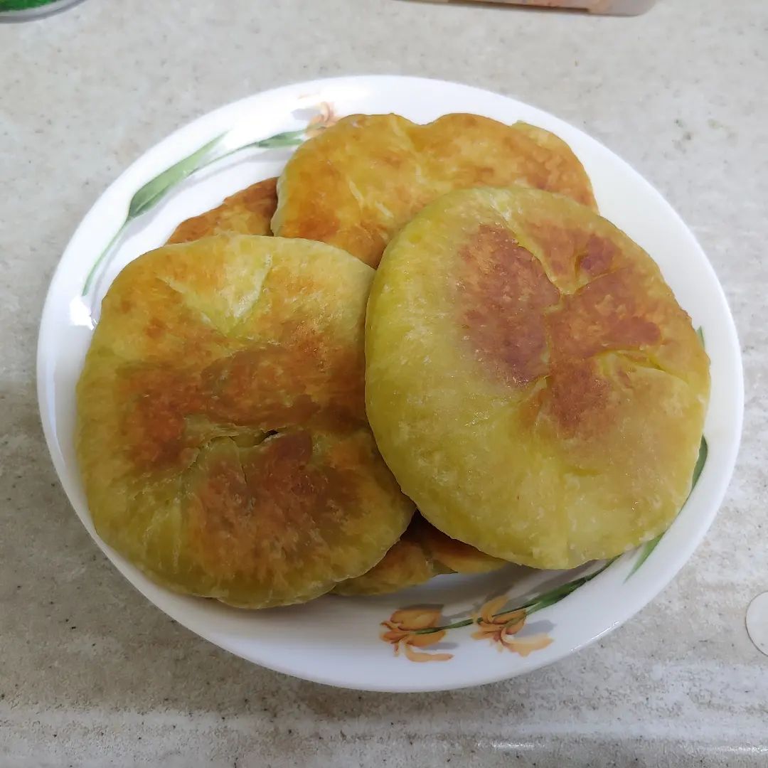 겨울간식 녹차호떡
호떡믹스 만들어 먹어요
딸아이가 반죽해서 모양 만들어주면
나는 후라이팬에 기름 두르고
눌러서 노릇하게 구워주기
맛있게 만들어 먹어요