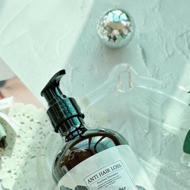 묘니 on Instagram: "#협찬 [비건어스] 탈모완화 뉴트리션 트리트먼트 @veganus.korea 머리결 광명찾은 후기랄까요! 비건어스에서 탈모완화되면서 머리결 반짝반짝이 가능한 트리트먼트를 보내주셨