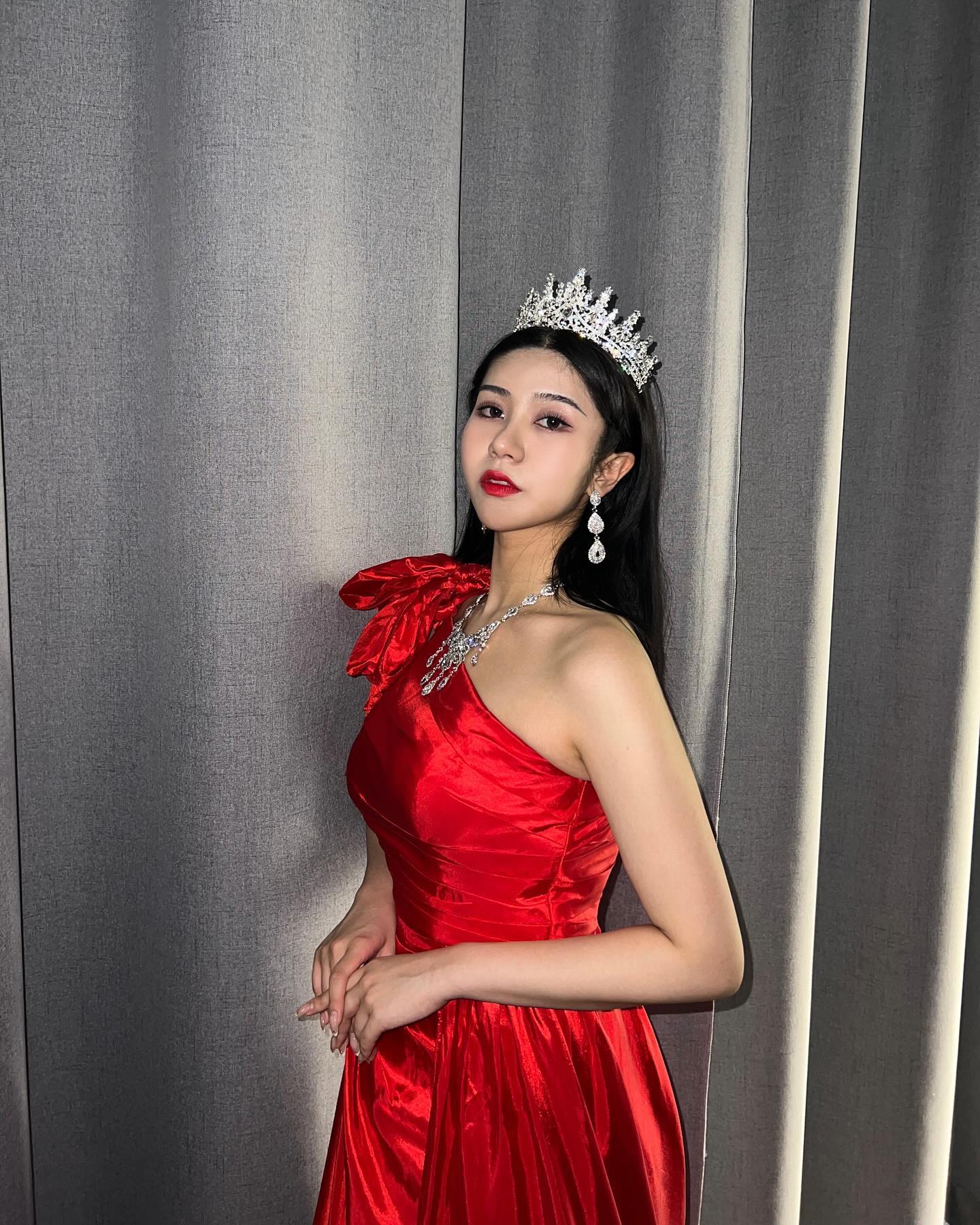 Red Queen❤️👑

Dress jin__dress 
Jewelry rena__jewelry