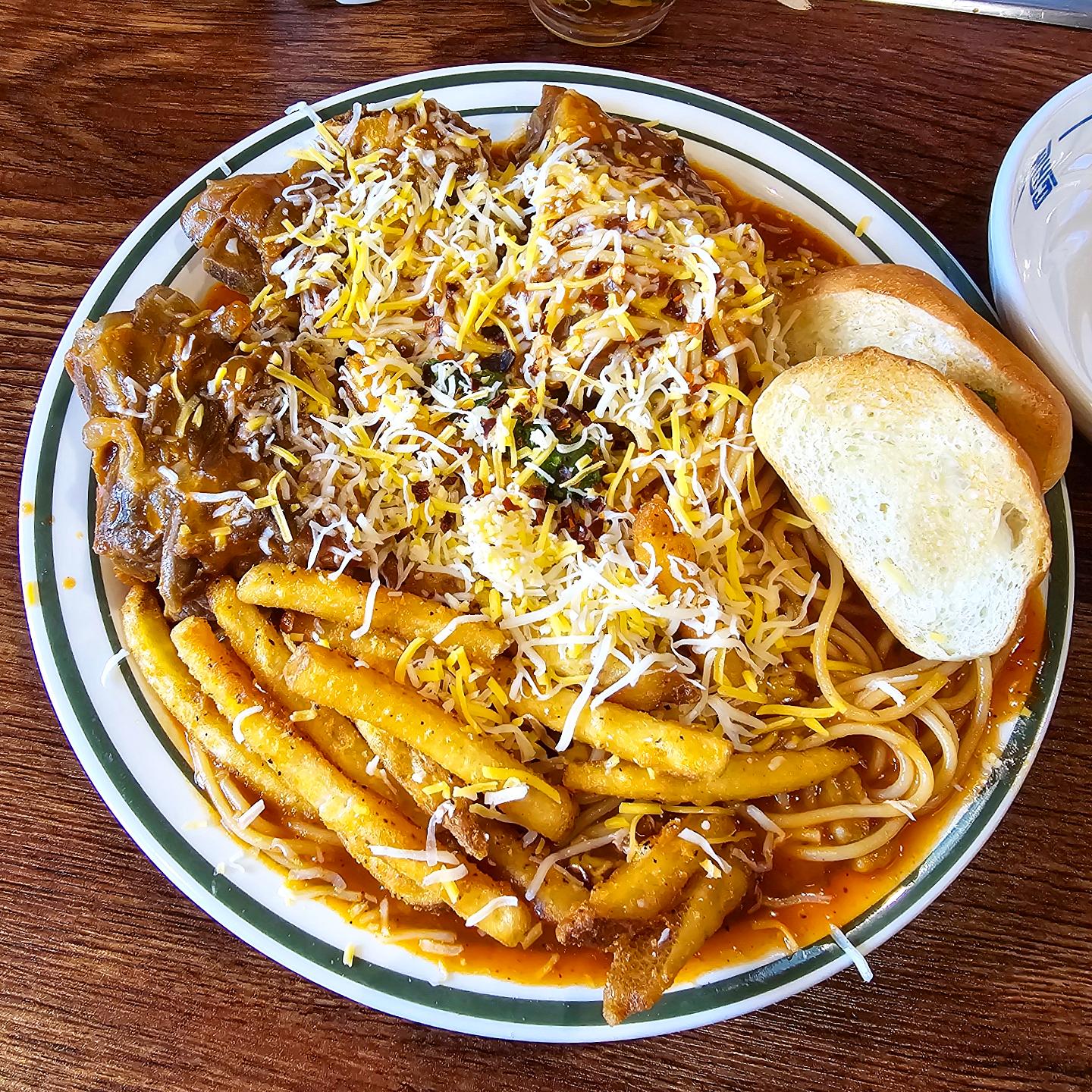 뼈찜인데 토마토바질스파게티 같이나오는 메뉴는 처음이야...
나름 맛있긴 한데 두 번은 안 먹을 것 같다.. 그냥 파스타묵을래 ㅠㅋㅋㅋ

#삼삼뼈국 #서초동 #서초동맛집 #점심메뉴 #점심식사 #토마토바질뼈짐 #점심한정메뉴 #직장인점심 #두번은노노 #맛스타그램 #먹스타그램 #food #뼈찜 #냠냠