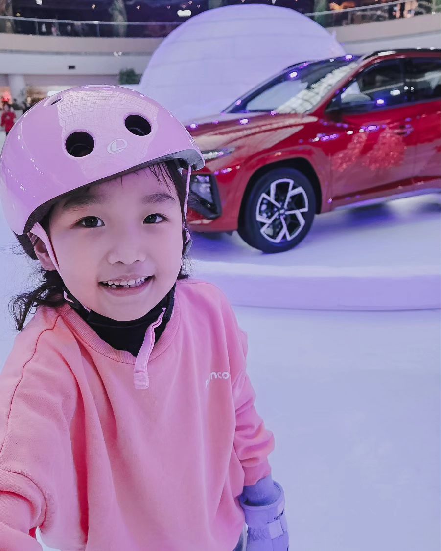 스케이트 연습한다고 롯데월드 아이스링크장 방문했다가 
투싼 다이내믹 윈터랜드 행사 덕분에 무료로 스케이트 탔다💕
비록 한시간이나 기다렸지만 너무 재미있었다는 우리 딸램!

이벤트는 내일까지라니 시간되는분들은 다녀오시길! 

스탬프 투어도 꼭꼭 하세요~ 경품이 빠방👍👍👍

#투싼다이내믹윈터랜드 #투싼 #더뉴투싼 #롯데월드아이스링크  #육아일상