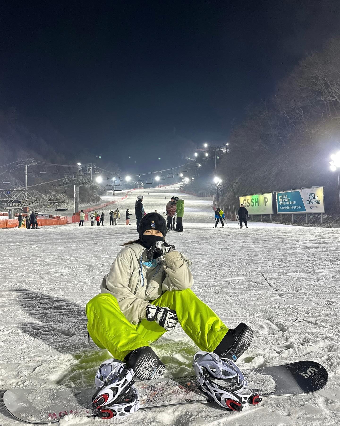 눈 펑펑 내리는 날 
#보드 타고와찌롱 🤍☃️🏂