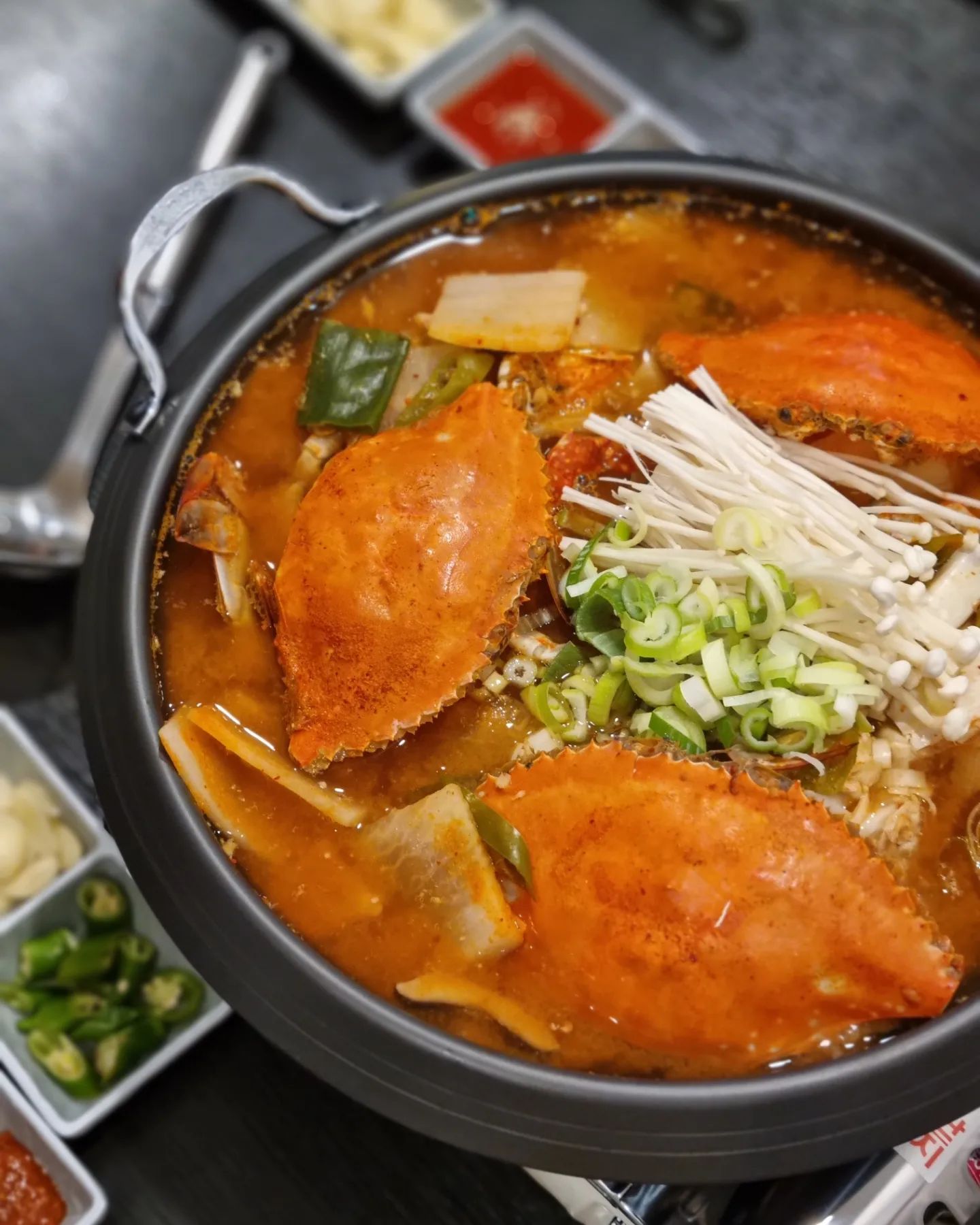 #챈이네
.
.
내돈내산 보다 남돈남산,,,,,🥹
#꽃게탕 #수육보쌈 #참치무침
후식으로 #파인애플샤베트
일은 힘든데 잘 먹어서 뒤뚱뒤뚱
.
.
#챈이네집밥 #집밥레시피 #쉬운레시피
#혼밥메뉴 #메뉴고민 #집밥메뉴 #자취생혼밥
#koreafood #foodie #집밥 #선팔맞팔