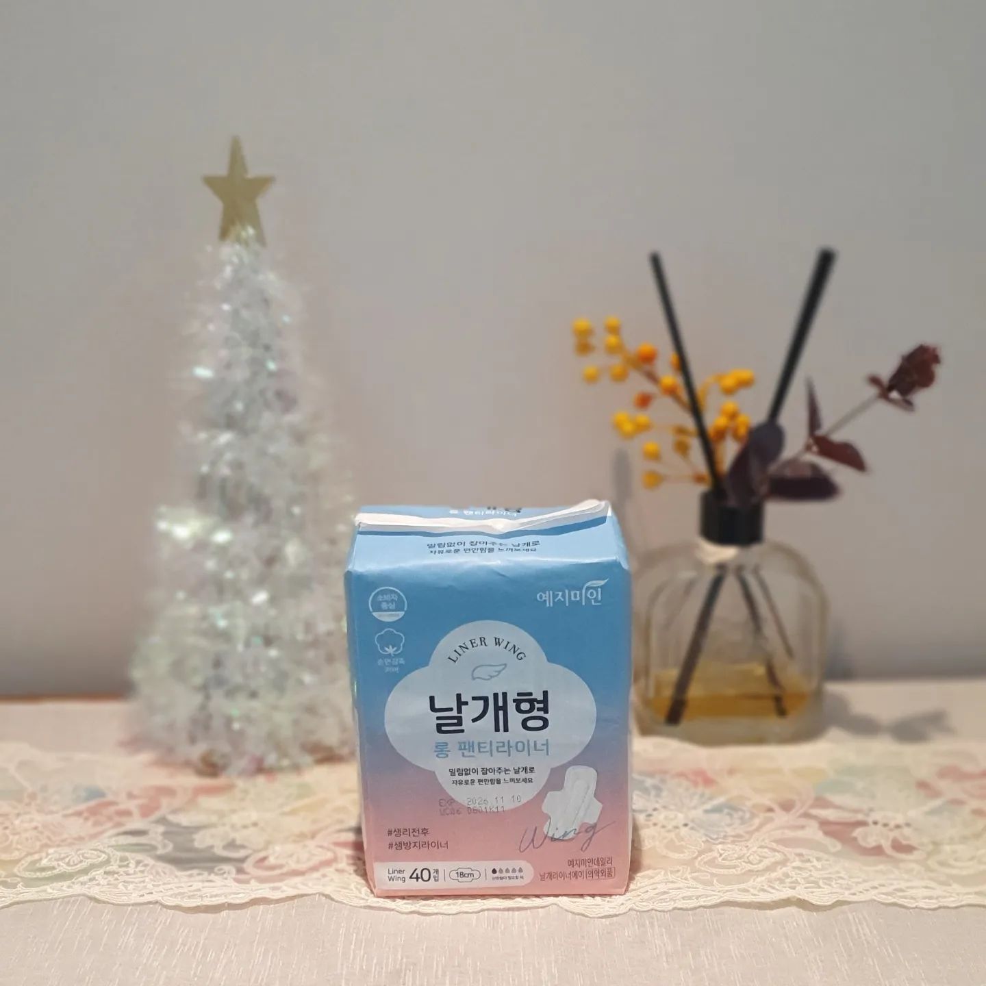 #협찬

들뜸없이 밀착고정되어 활동하기 편안한
예지미인 날개형 롱팬티라이너 

기존에 사용했던 일반라이너 사용할때 밀리거나 제대로 흡수가 안되어서 불편했어요. 
예지미인 날개형 롱팬티라이너는 날개가 있어서 안심!!

밀착고정날개가 무려 18cm길이라 활동량이 많을때에도 밀리거나 접히지 않아요.
탄탄한 흡수력과 샘방지 가드 덕분에 그날 첫날과 끝물에도 안심하고 사용하고 있어요.

제품링크 https://www.oliveyoung.co.kr/store/G.do?goodsNo=A000000195762

yejimiin_official
.
.
.
.
.
.
.
#광고 #예지미인 #팬티라이너 #팬티라이너추천 #날개라이너
#날개형팬티라이너 #롱팬티라이너 #롱라이너 #라이너 #올리브영추천
#여성용품 #위생용품 #l4f #f4f #l4l #ootd #다렉 #韩国人 #留学生 #美女 #フォローバック#いいねした人全員ファローする #いいね返し#いいね返します #좋아요테러