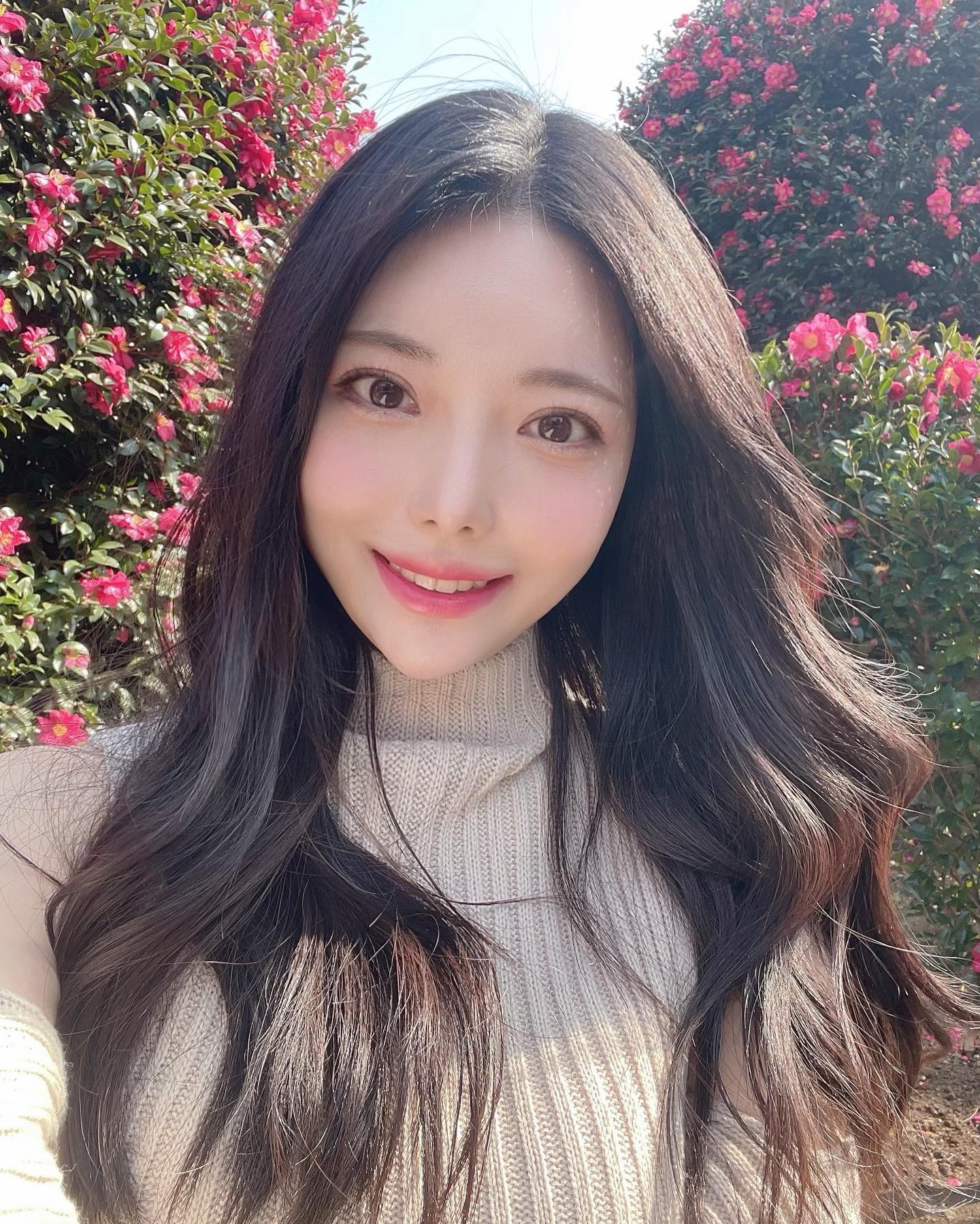 #날씨요정 🧚‍♀️
따뜻한 날씨에 동백꽃 보기 성공💕 #겨울제주여행