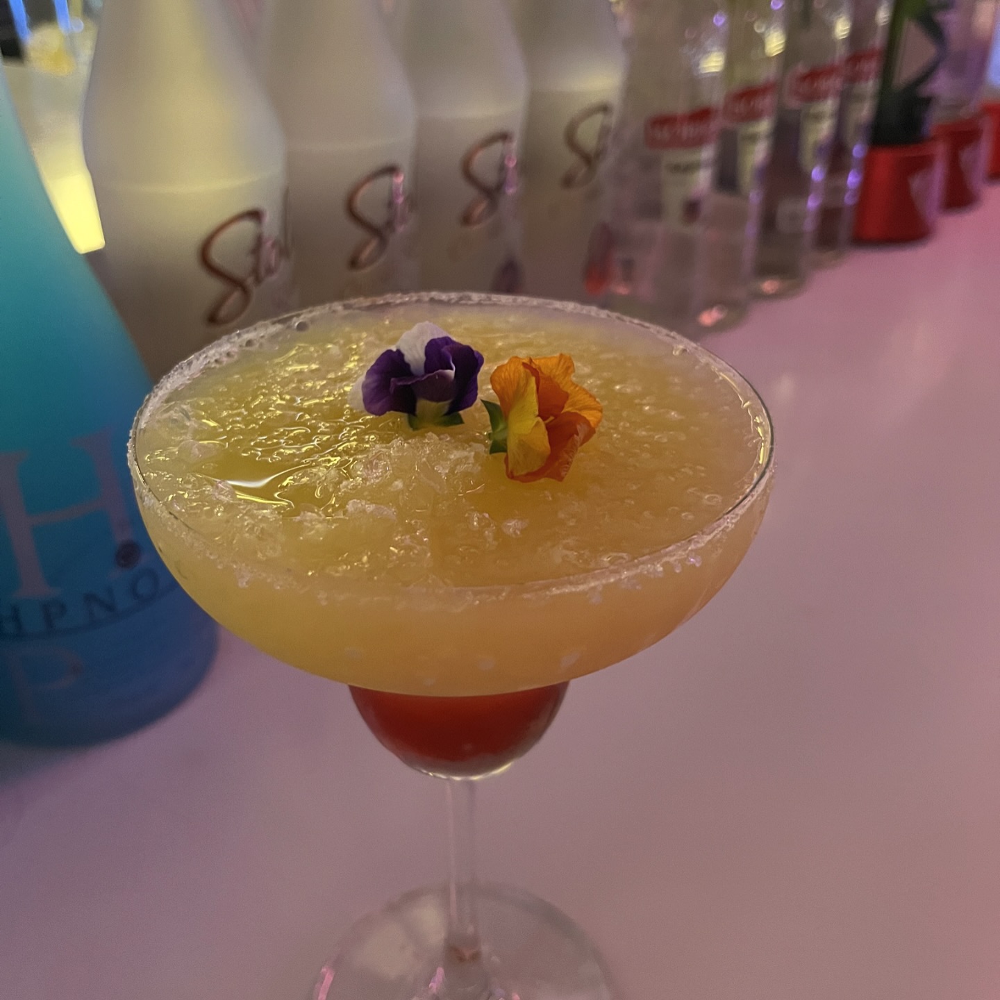 #협찬 🍸무제한 칵테일이 15,000원✨

972loungebar

캐주얼 라운지바 ‘건대972바’ 다녀왔어요!✋🏻 

칵테일 종류도 많고 가성비 최고👍🏻
부담없이 갈 수 있는곳!

단품으로 시킬수있는 칵테일도 저렴하지만 
무제한 칵테일이 15,000원✨

안주 반입까지 가능하니 모임, 데이트 장소로
강추!

안주 반입은 972바로 배달도 가능하다고 하니 
먹고 싶은 안주에 맞는 칵테일 주문!

대관도 가능해서 연말모임하기에도 👍🏻👍🏻

📍서울 광진구 아차산로31길 7 지하1층
(건대입구역 1번 출구에서 도보 약 100m)

📞0507-1496-9393

meogsta 팔로우 하면 다양한 정보를 받아 볼 수 있어요!

-----------------------------------------

더 맛있는 정보가 궁금하다면🤍
meogsta
meogsta

#건대술집 #건대포차 #건대맛집 #건대입구술집 #건대입구데이트 #건대데이트 #서울맛투어
#건대칵테일  #건대칵테일무제한 #건대무제한칵테일 #건대술집추천 #건대칵테일바 #건대핫플 #972바 #건대972 #972bar #건대맛집 #건대입구역 #건대입구