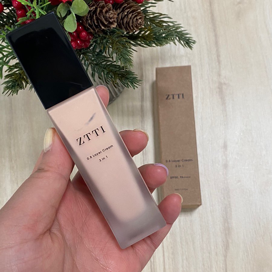 #협찬 ztti_official

파운데이션 유목민 정착한 #즈티파운데이션 
무척이나 가볍고 산뜻함이 매력적인 
반겹 즈티 0.8 파운데이션 크림 소개!

무겁고 두꺼운 피부화장에 지친 분들
여러겹 덧발라야하는 화장이 번거로운 분들
간단하게 화장하고싶은 사람들 여기 모여라~

손으로 가볍게 펴발라도 
기초 메이크업 뚝딱! 완성👍

자연스러운 피부 광택, 다양한 피부톤에도 최적화되는 자연스러운 메이크업이 되니 너무 좋아!
자외선 차단, 피부미백 기능성, 주름개선 기능성! 올인원으로 사용하기에 너무 좋은 즈티 0.8 파운데이션 크림

#비비크림추천 #즈티bb크림 #올영추천템, #파운데이션추천 #즈티파운데이션크림