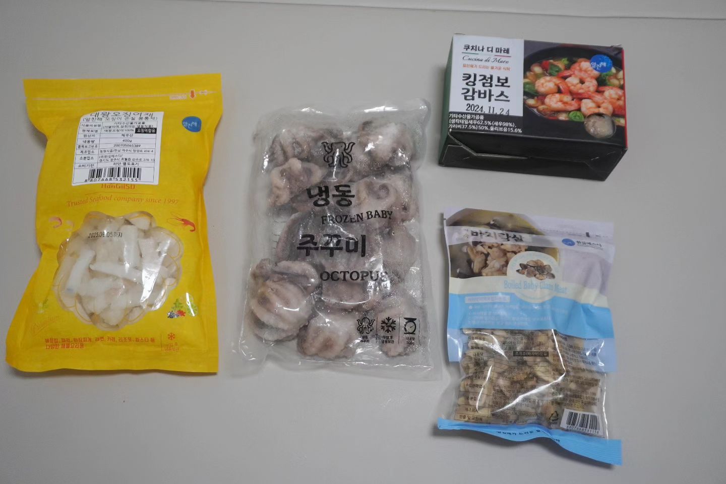 #협찬 #알찬키친 #해산물 🦐🦑🦀🦞🐙
.
워낙 해산물을 좋아해서 냉동실에 항상 구비되어있는데요💕
.
#알찬해 는 따로 손질할 필요없이 간편해서 좋더라구요🫶
.
킹점보 #감바스 #감바스밀키트 로 간편하게 #감바스만들기 완료 😋😋
.
#쭈꾸미 볶음 완료❤️
.
남은 #알찬해물 로 무얼 해먹을까나 행복한 고민해요~😊😊