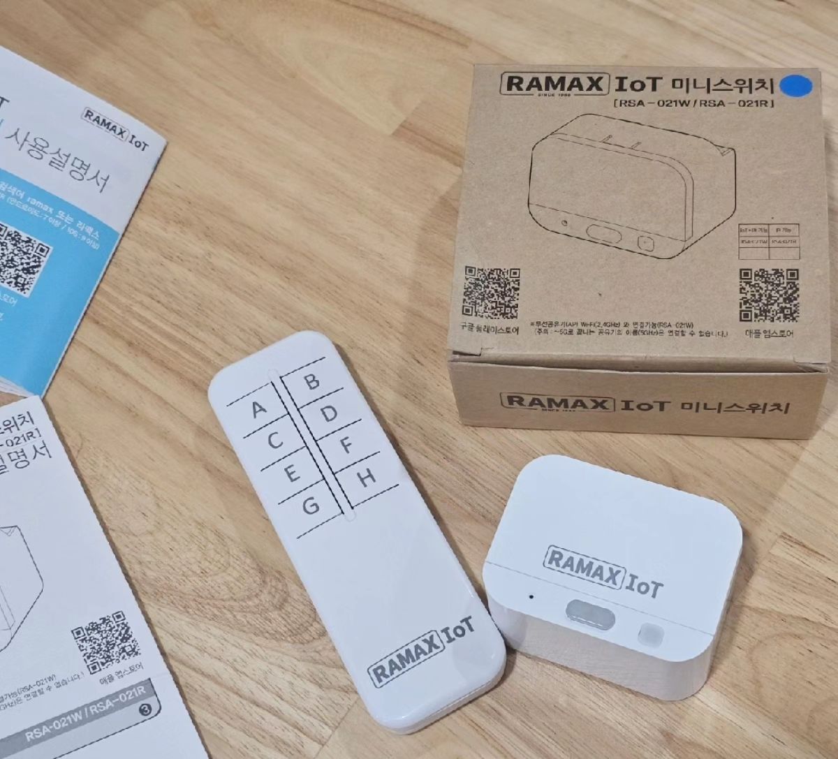 <라맥스몰 IoT 누워서 불끄는 스마트스위치>

RSA-021W

직접 손으로 스위치를 켜고 끄지 않아도 되는 
스마트 스위치 !! 🌠 🌞

나가서는 앱으로~ 집에서는 리모컨으로 
조정할 수 있는 스마트 스위치~ 
생활에 편리함을 높여주는 아이템이에요^^ 

타이머 설정, 스케줄 설정도 가능하고,
스위치모드와 푸쉬모드가 있어
다양히 활용할 수 있답니다^^

자주 깜박하시는분!!
미리 설정해두고 싶은분!!
거동이 불편한 분!! 들께 추천해요~^^
.
.
.
.
.
.
#스마트스위치 #누워서불끄기 #주부잇템 #잇템 #생활용품