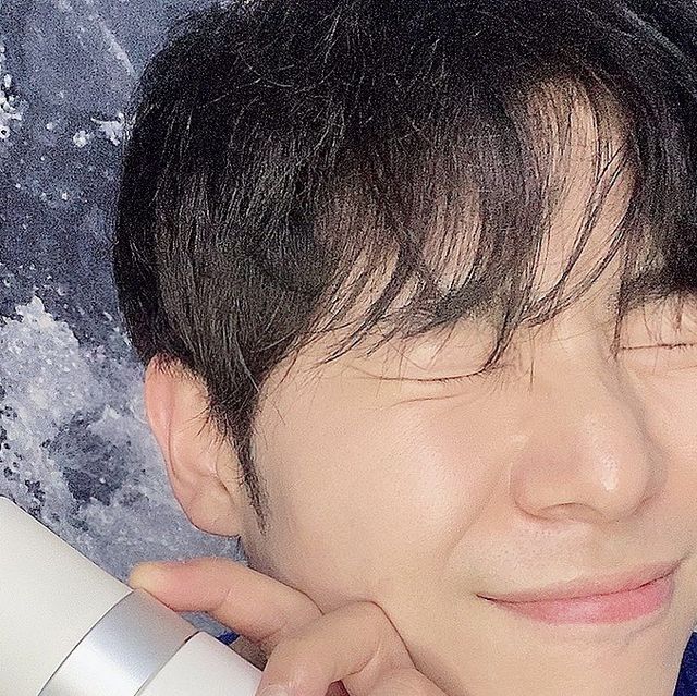 정용 on Instagram: "#협찬 
[ ✨ 닥터브로 맨오브센스 남성청결제 ✨ ]
.
남자분들 소중하게 생각하고 계신가요?
소중하다면 소중함을 지킬 수 있는 이런 템 꼭 쓰시길 바라는 마음에 가져와봤습니다!
바로 닥터브로의 남성청결제인데요!
.
12가지 천연 추출물로 만든 제품!
( 아마존 COMPLEX , 어성초추출물 , 흰서양로추출물 , 프로폴리스추출물 , 황금추출물 , 감잎추출물 , 편백수 , 고삼추출물 , 비피다발효여과물 )
5가지 임상 인증 완료!
( 향균 99.9% , 피부 보습 , 혈행 개선(항문 건강) , 쿨링 , 저자극 )
.
100% 전성분 EWG 그린 등급!
저자극이라 마음 편하게 가족 모두 사용 가능!
자극적인 인공 향이 아닌 청량한 향!
씻고 나와서 불쾌했던 냄새는 저리가랏!
.
펌핑만 하면 부드럽게 나오는 거품으로
간편하게 한번에 싹!
.
나를 위해서라도, 사랑하는 연인을 위해서라도 이제는 꼭 챙겨보자구요!
.
구매 링크 : https://smartstore.naver.com/drbro/products/5051406429
.
.
.
#닥터브로 #drbro #남성청결제 #남성청결제추천 #남자청결제 #항문청결제 #항문세정제 #사타구니가려움 #항문가려움 #사타구니냄새제거 #청결제 #항문냄새제거"