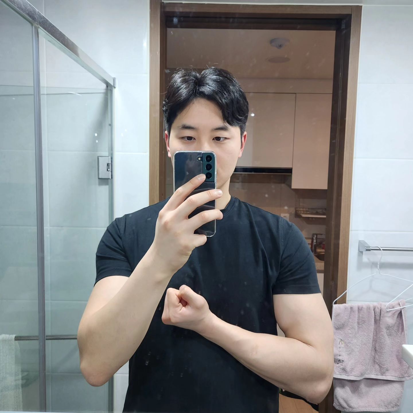 팔과 승모근하기.
닭찌 보충완료.
.
.
.
아고 허리야...
신상 반스를 신고 계신 분들이 
두 분이나 더 있길래 역시 무신사 할인.😁👍
생닭찌도 5kg 보충했으니 
12월도 정진해야죠.
그치만 내일 마지막 Pt...😭
선생님 덕분에 많이 배웠습니다.
시원섭섭하고 아직 갈 길이 먼 헬린이...
계속 헬스장 꾸준히 가야죠.🏋‍♂️
벌써 올해 마지막 달...😮😯
다들 12월도 파이팅입니다. 🔥
즐거운 연말 마무리되세요 !👍👍👍