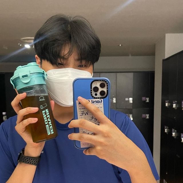 김진호 on Instagram: "#광고 헬스를 막 시작한 헬린이인 저에게 물통겸 쉐이커가 필요했었는데 딱 마침 프로쉐이커에서 쉐이커를 협찬을 보내주셨어요!!💜 여러분들 밀폐용기 제작 업체인 락