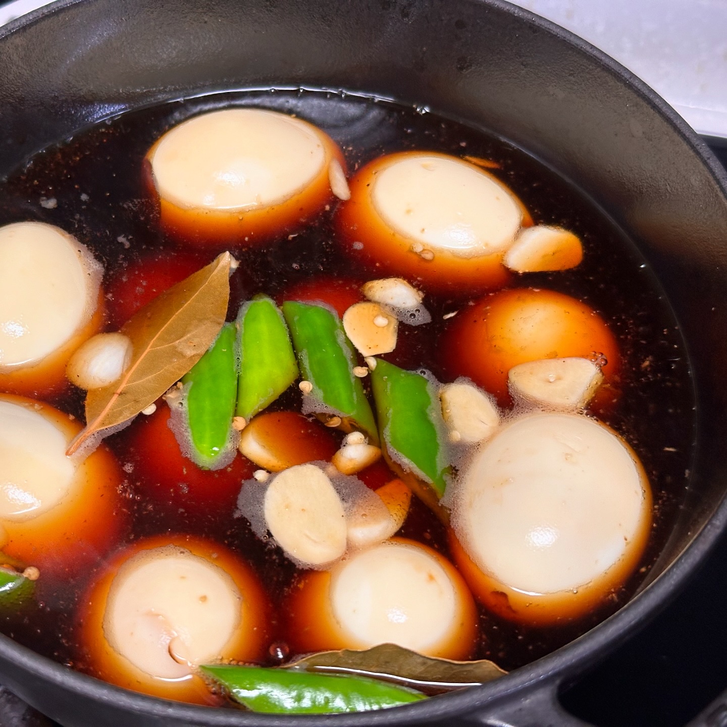 어제 먹는다고 삶았는데 계란찜기 끝난거 잊아븜 
세상에 오늘 봤다 ㅋㅋㅋ
급하게 좀더 삶아서 #오늘 #저녁메뉴 #계란장조림