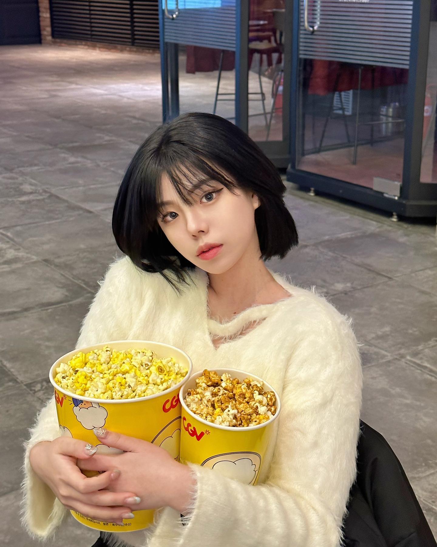 나 이거 혼자 다 먹어도 돼? 🍿