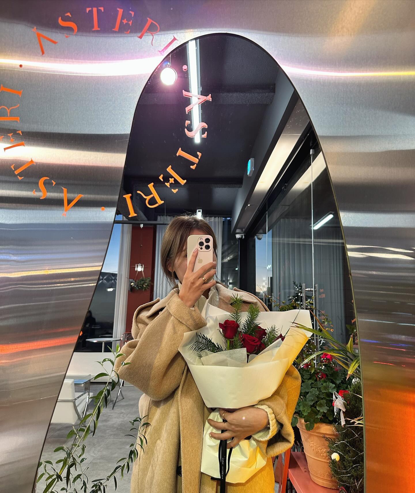 연말은 트리로 가득 찰 예정 ,, 🎄🎁
선물받은 꽃이랑도 잘어울리는 이 곳 
따뜻하고 좋다 🫧🤍
-
-
-

#광주카페 #광주맛집 #용봉동카페 #운암동카페